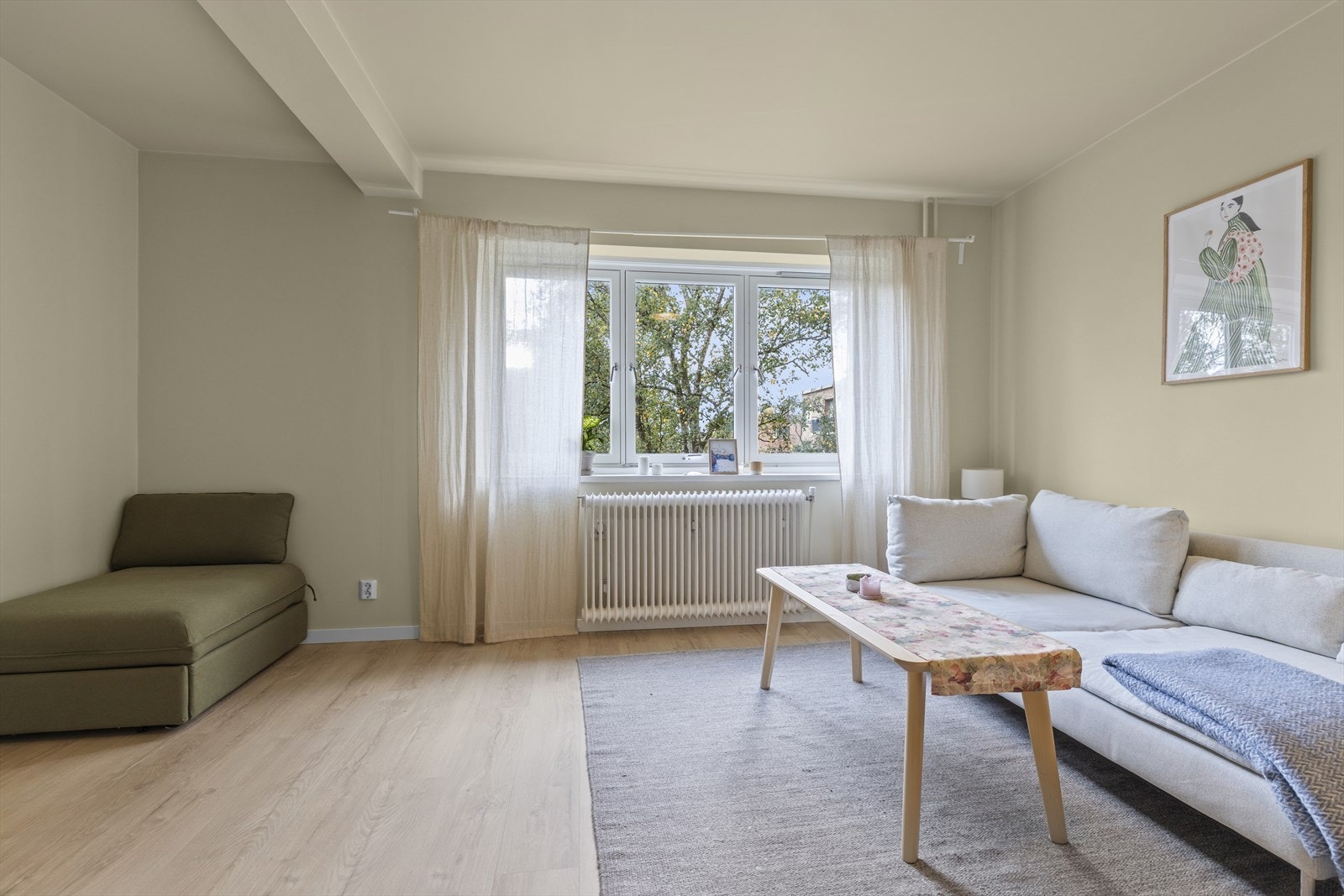 Fyring, varmtvann, kabel-TV & internett inkludert i felleskostnadene Galleribilde