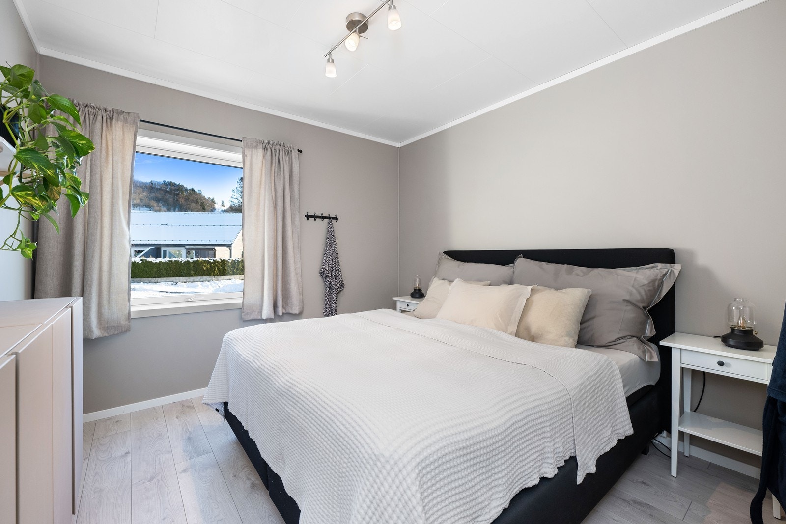 Deilig hovedsoverom med god plass for stor dobbeltseng med mer. Galleribilde