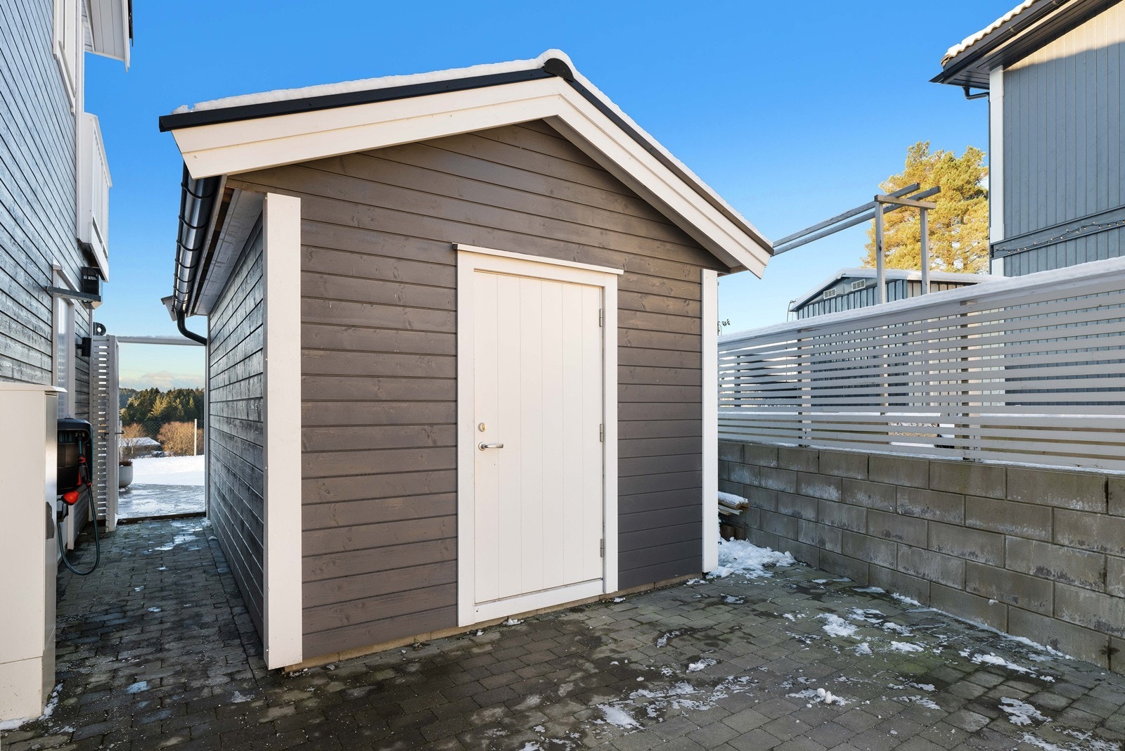 Det er også satt opp en isolert ekstern bod med god oppbevaringsplass også her. Galleribilde