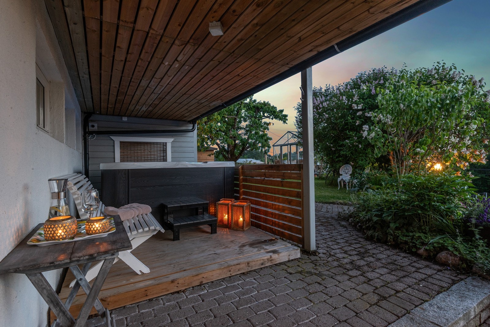 Rundt om på eiendommen er det flere koselige kriker og kroker der man kan trekke seg tilbake. Galleribilde