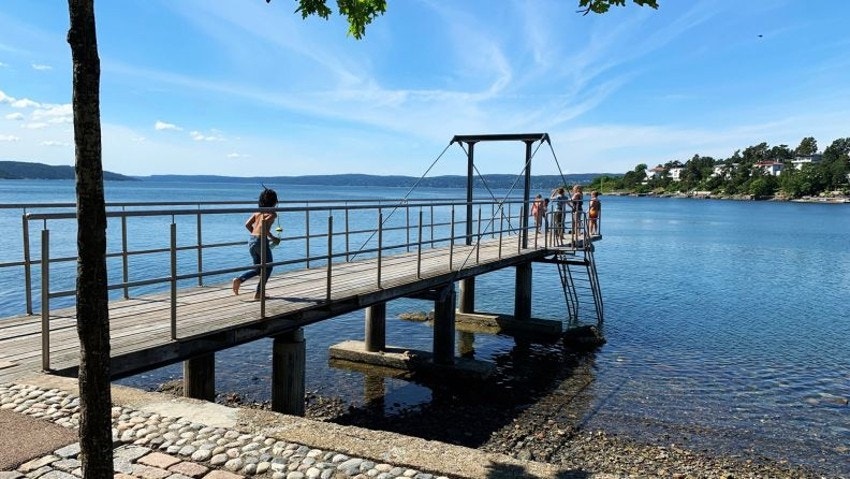 Kort vei til populære bade- og turområder, med Nordstrand Bad som nærmeste badeplass. Galleribilde