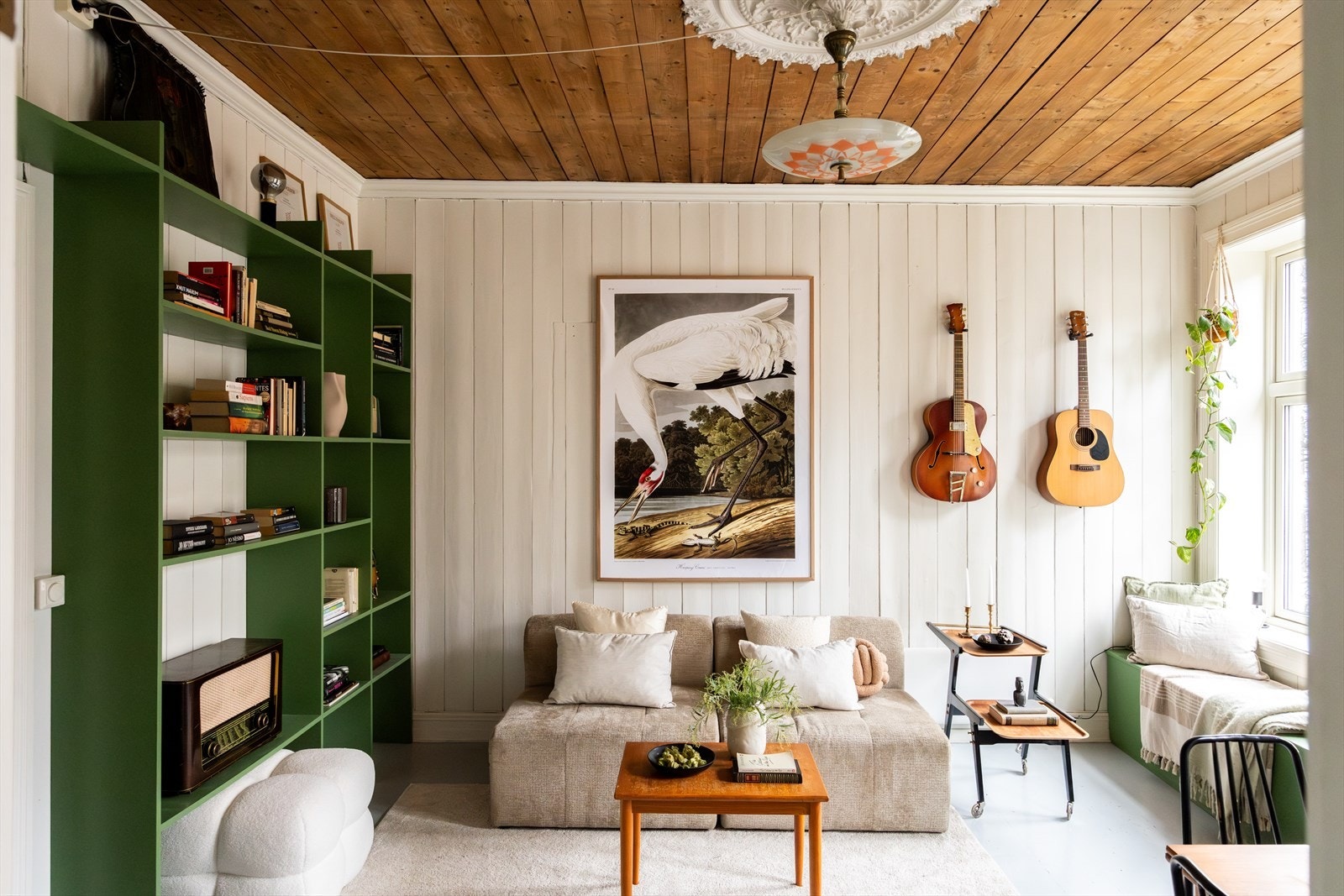 - I stuen er det god plass til sofaseksjon med tilhørende møblement, TV-benk og spisebord - Galleribilde