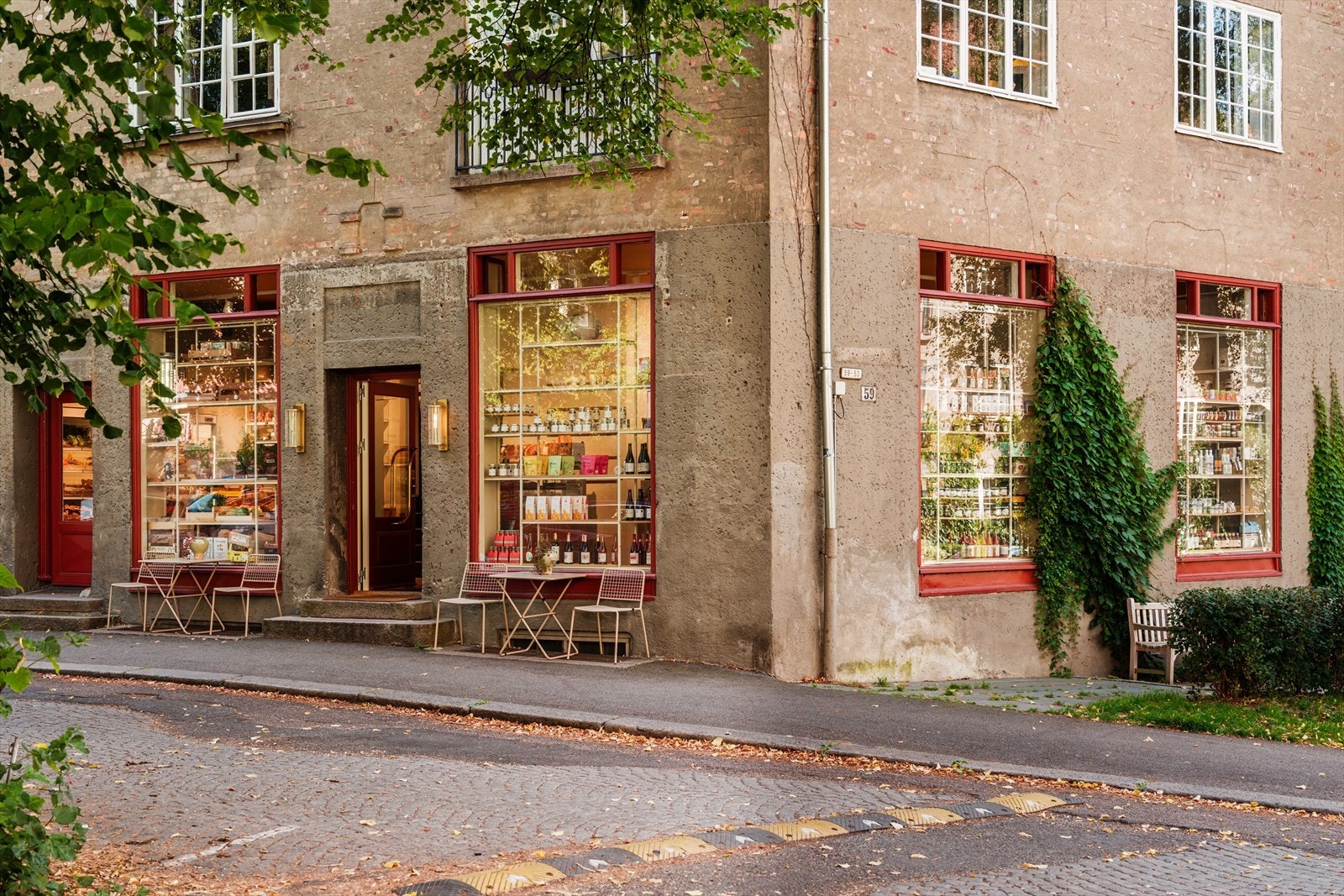 Populære Havens Kolonial 1 minutt gange fra leiligheten. Her kan du handle enklere matvarer og delikatesser. Galleribilde