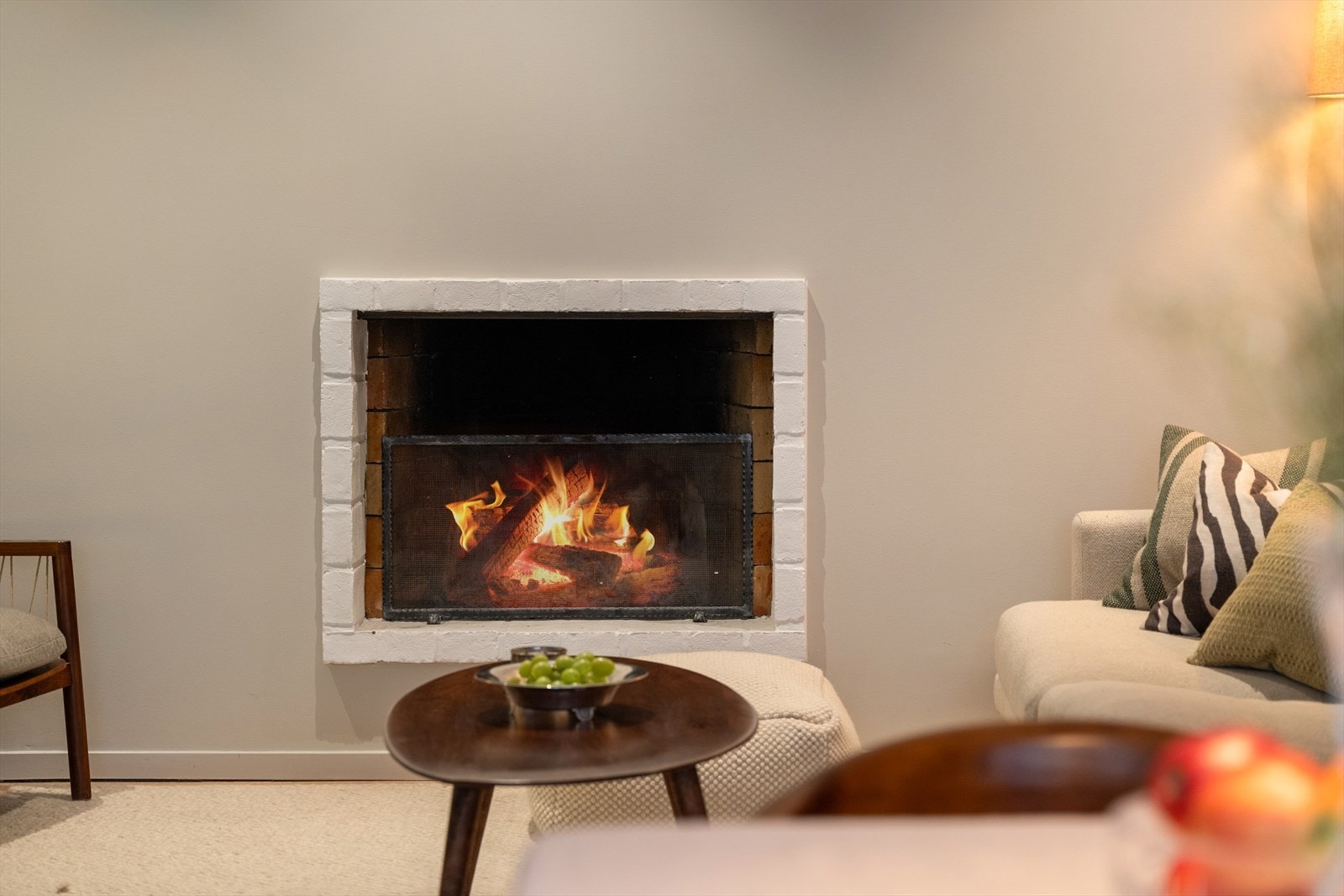 Hyggelig peis som varmer godt på kalde vinterdager. Galleribilde