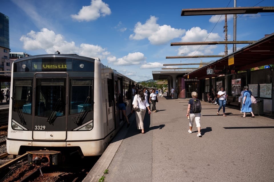 Majorstuen T-banestasjon hvor alle t-banens linjer passerer. Kun 750m fra leiligheten. Galleribilde