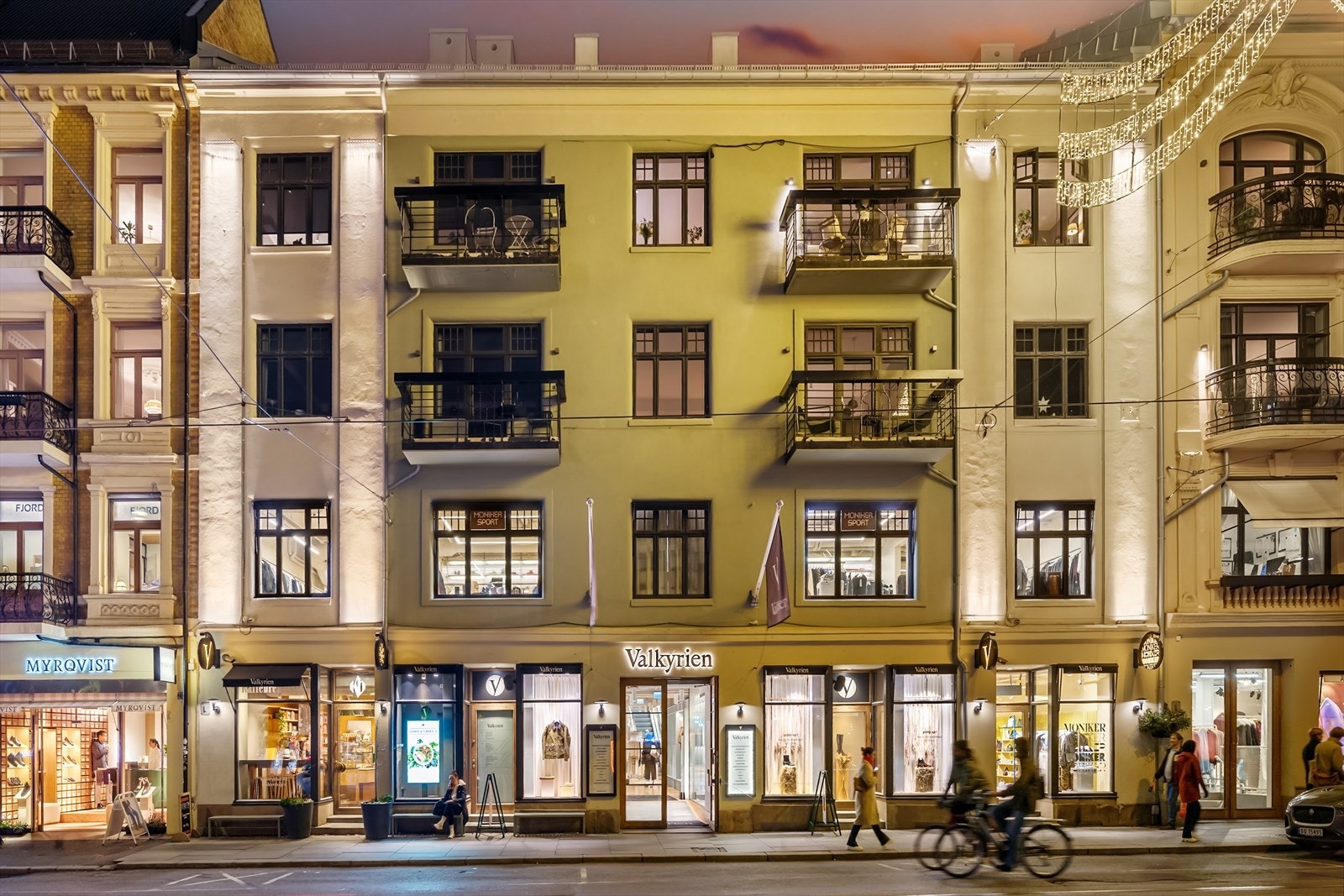 Nye Valkyrien kjøpesenter på hele 6500 kvm med handelareal, kun 850 meter fra leiligheten. Galleribilde
