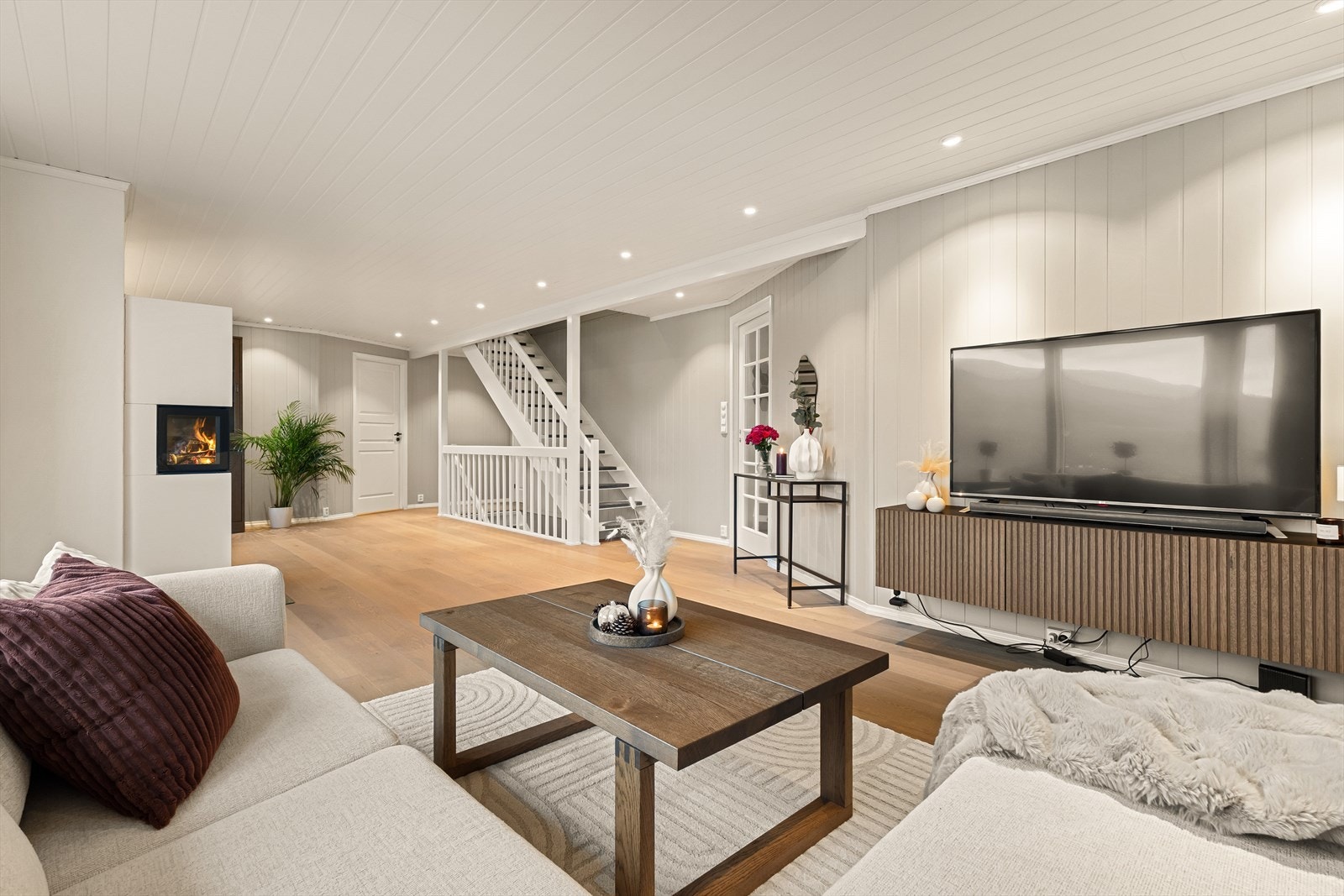 Det er enkelt å innrede i ulike soner med både sofagruppe og annen ønsket innredning. Galleribilde