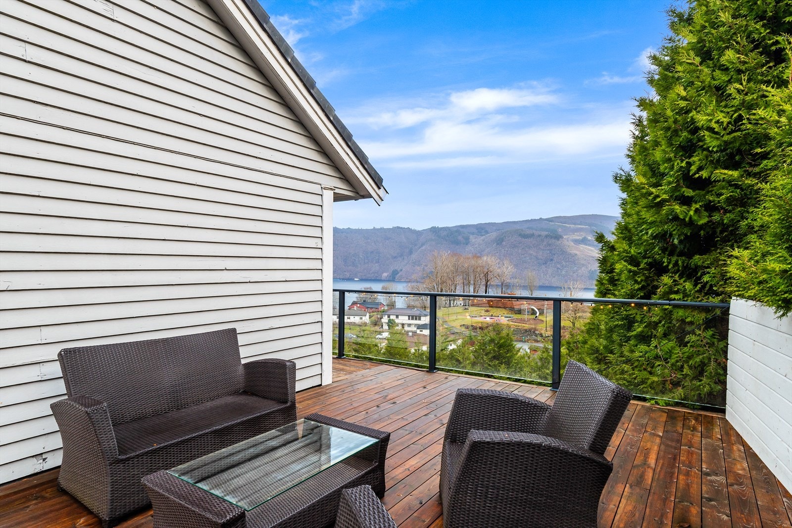 Her kan man nyte en flott utsikt over fjorden! Galleribilde