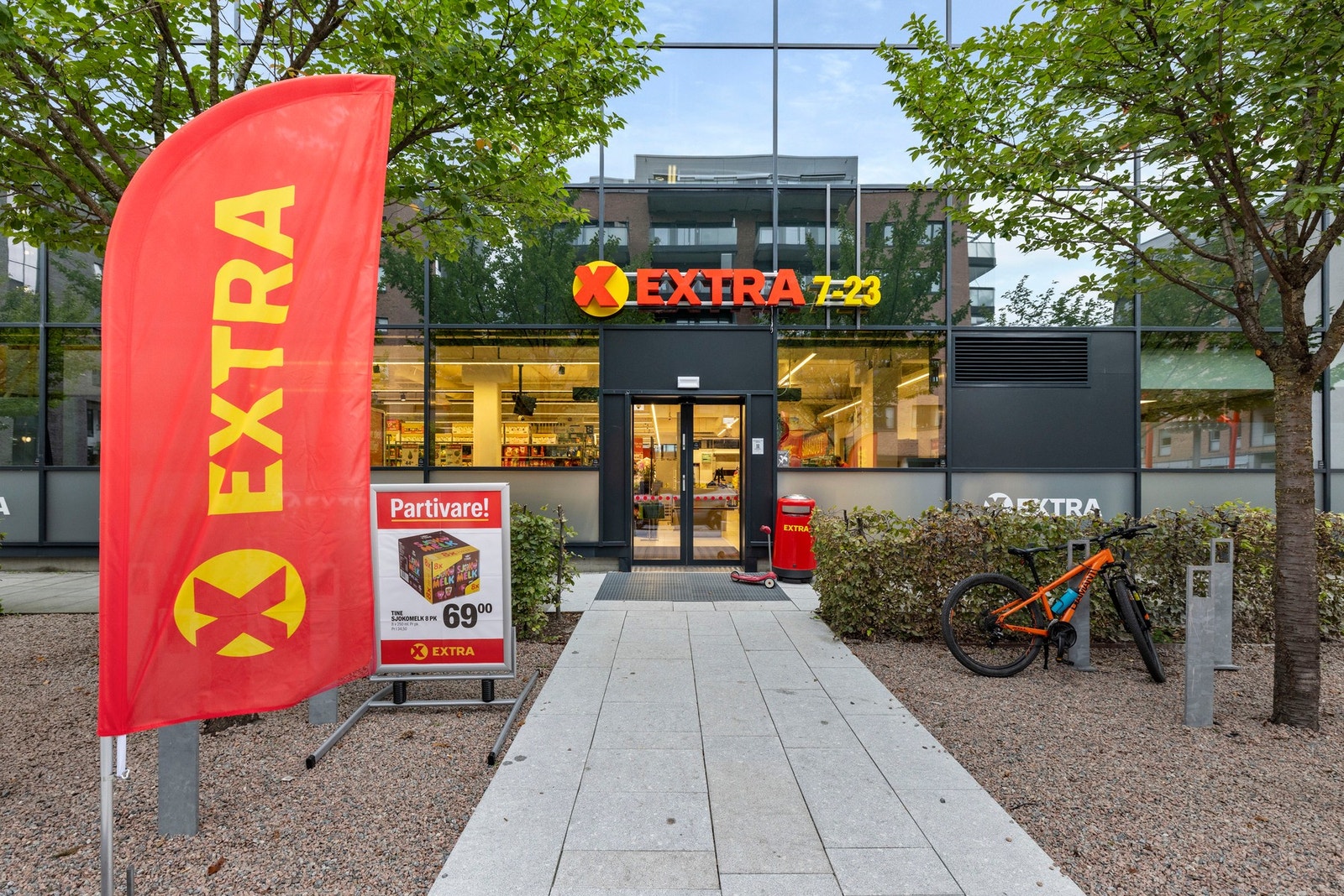 - Kort vei til flere dagligvarebutikker - Galleribilde