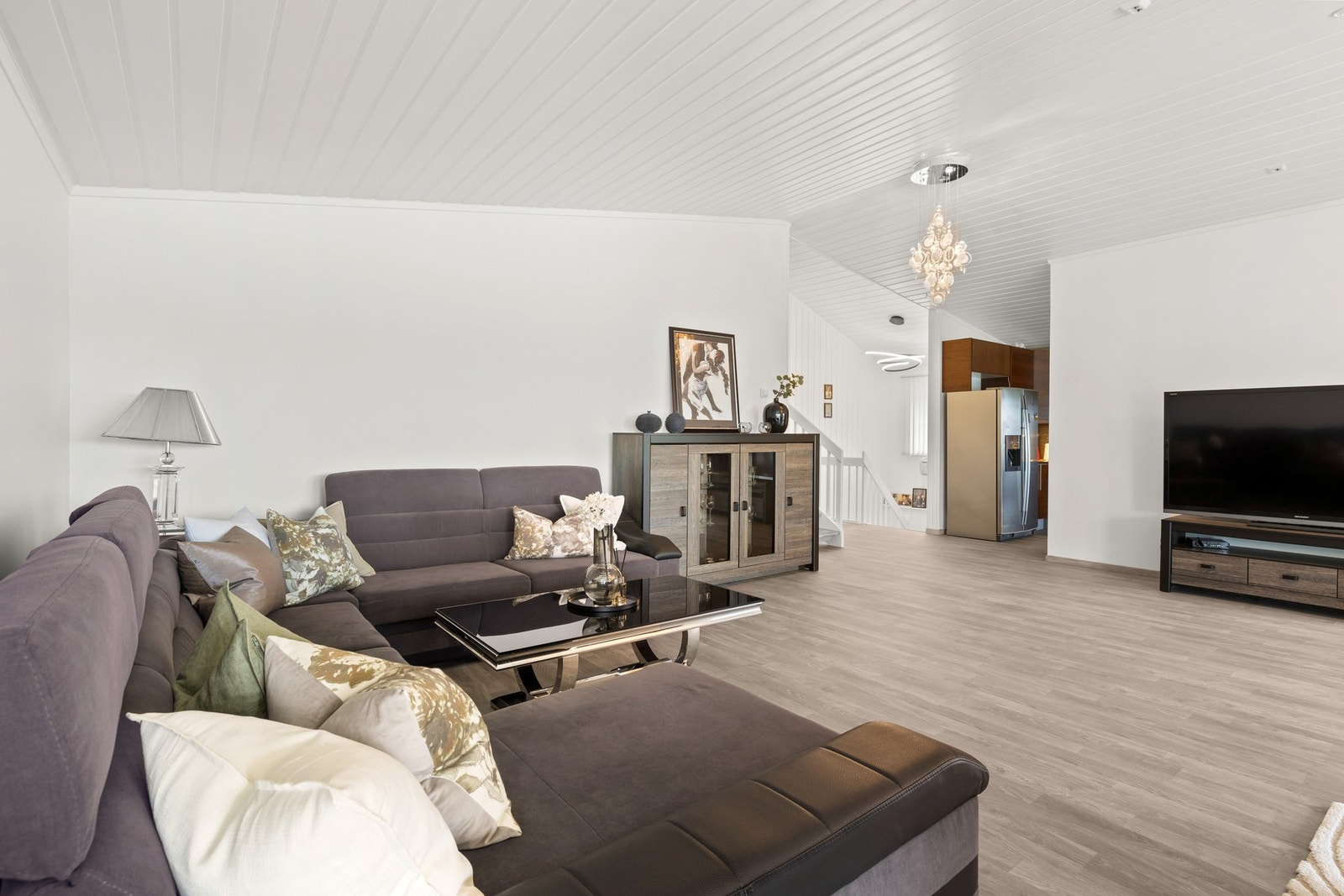 Alle gulv i oppholdsrom har nylagt laminatgulv fra 2023 Galleribilde