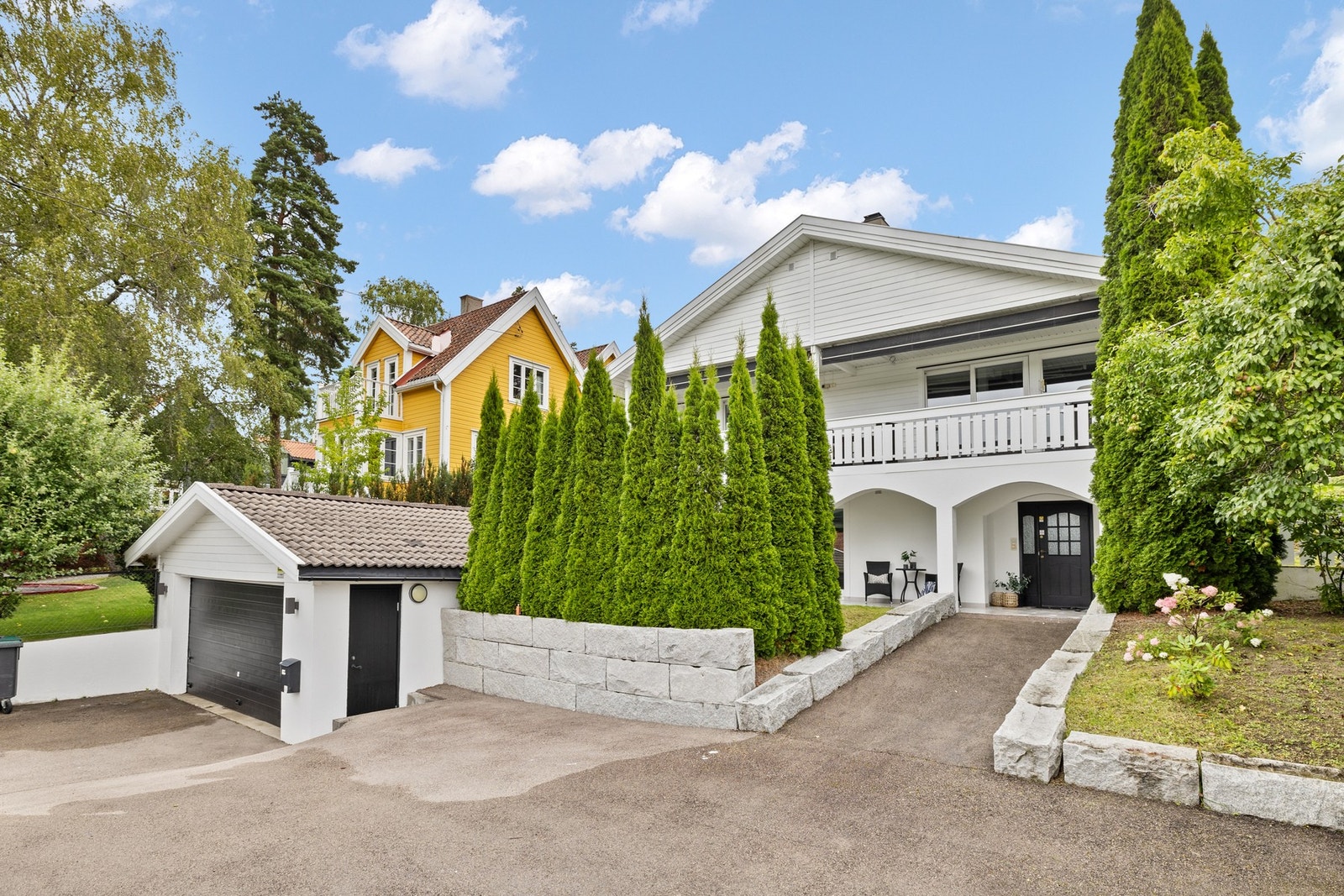 Garasje med plass til 2 biloppstillingsplasser målt til 39 m² Galleribilde