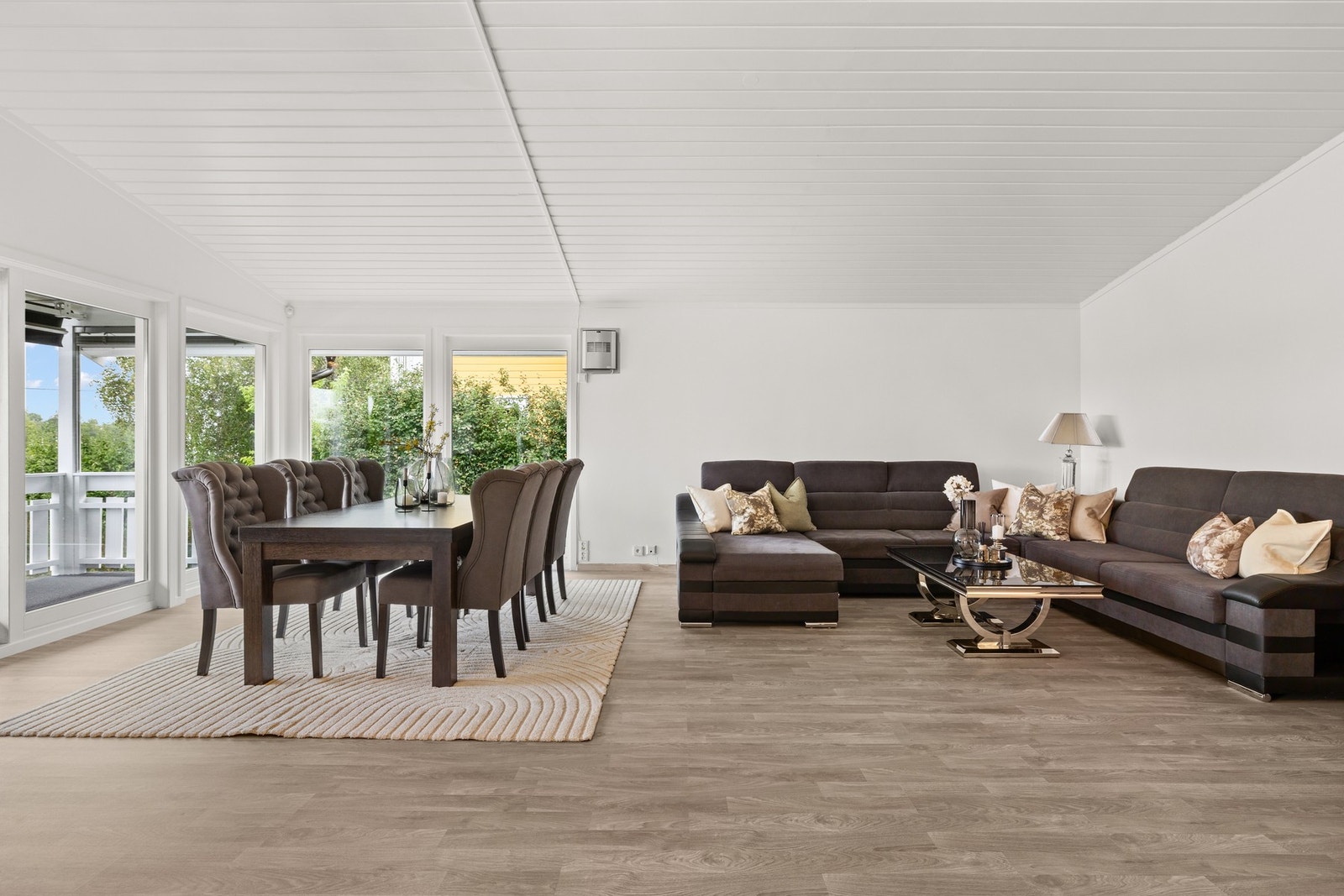 Veggflater malt i en lys og stilren farge, malt i 2024 Galleribilde