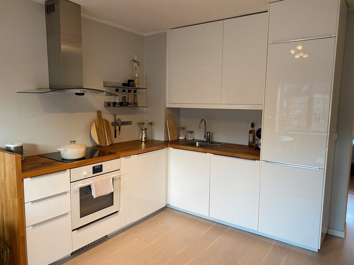 Kjøkken med integrerte hvitevarer Galleribilde