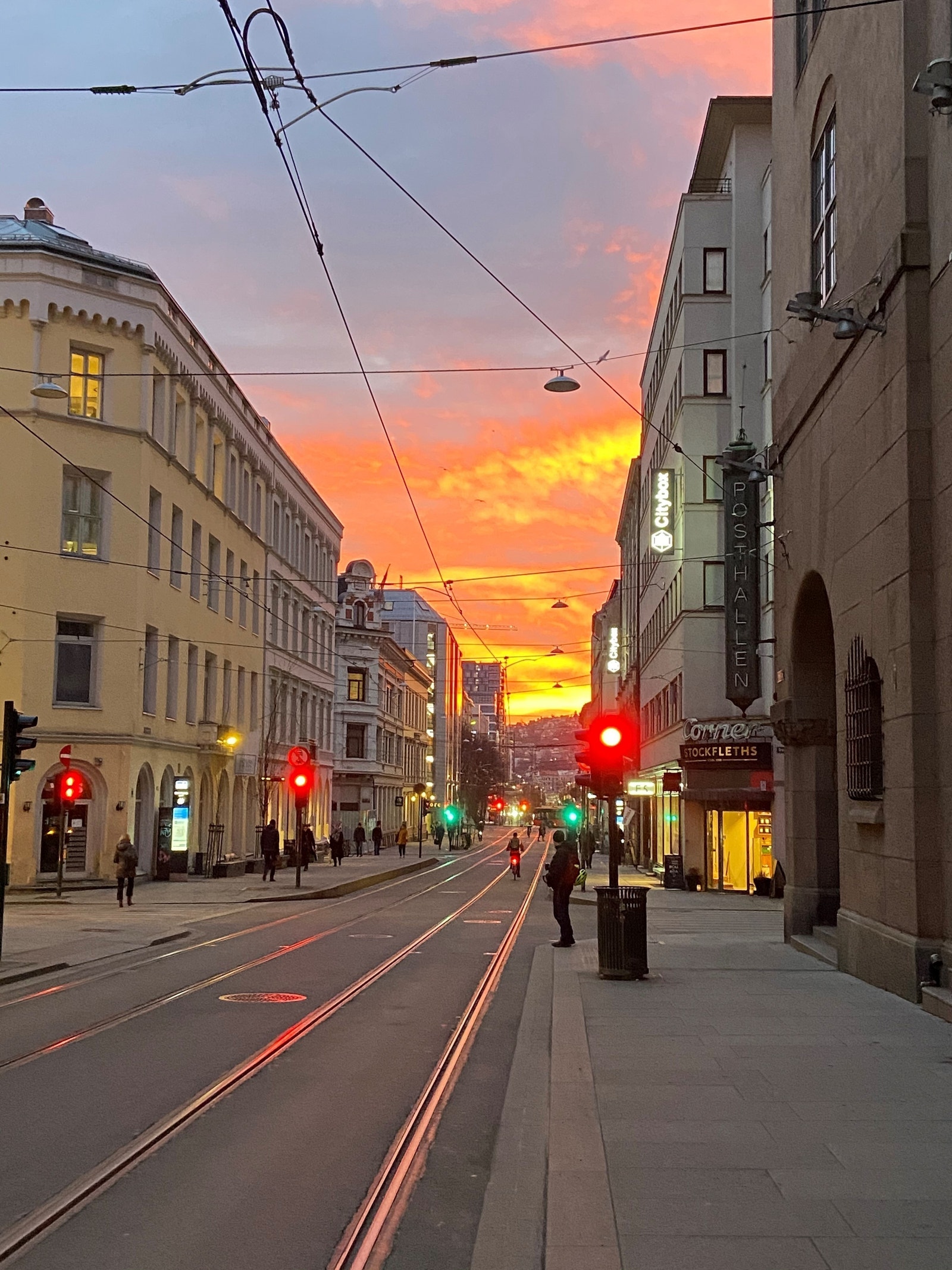 Solnedgang i sentrum Galleribilde