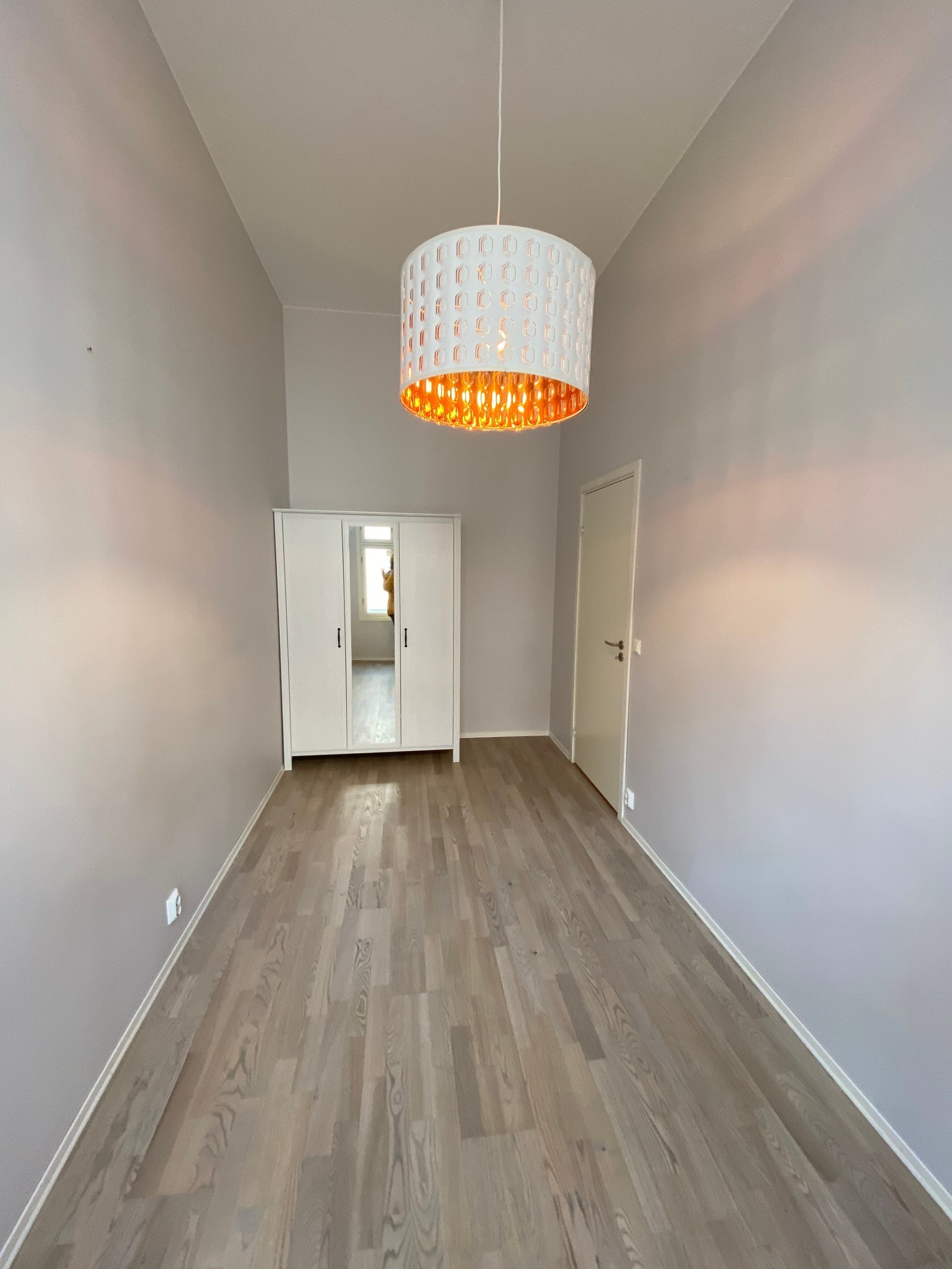 Soverom sett fra vinduet Galleribilde