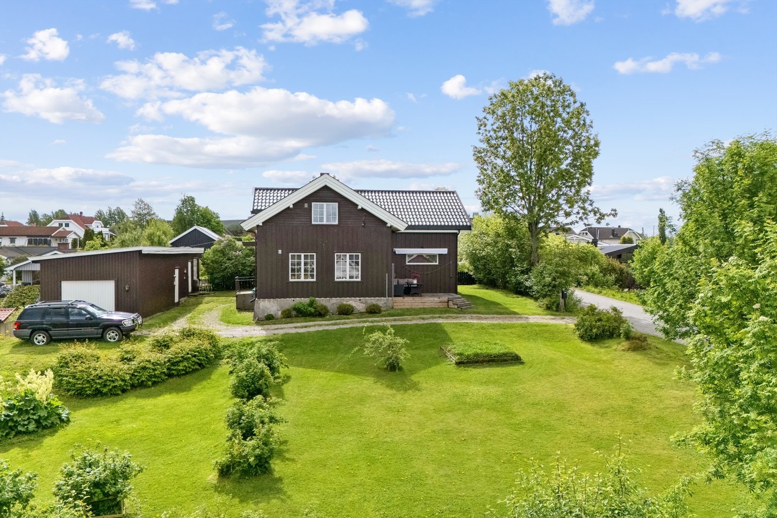 Den store hagen byr på spennende utviklingsmuligheter, eller rett og slett bare rikelig med boltreplass. Galleribilde