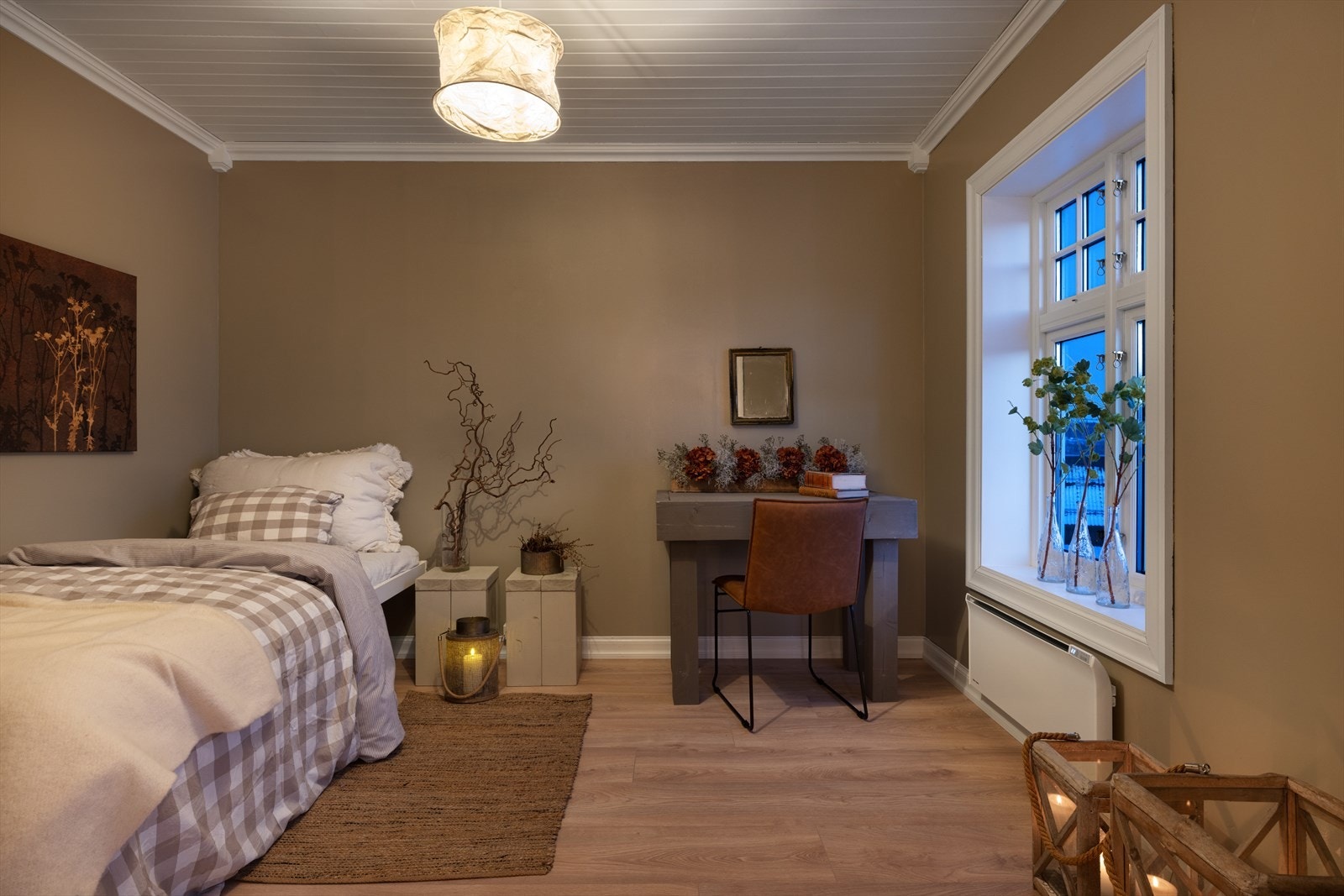 Soverommene har plass til seng, nattbord og annet ønskelig møblement. Galleribilde