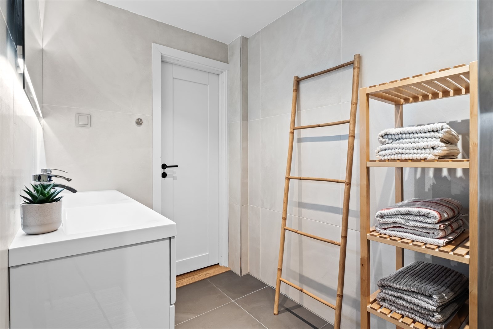 Downlights i himling og behagelig varme i gulv. Galleribilde