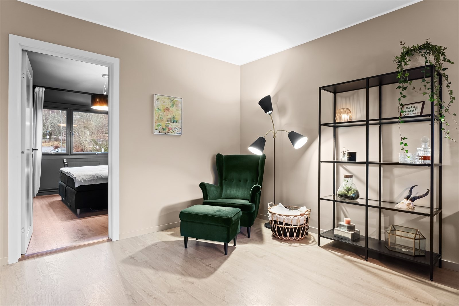 Rommet er møbleringsvennlig og lar seg enkelt dele inn i flere soner. Galleribilde