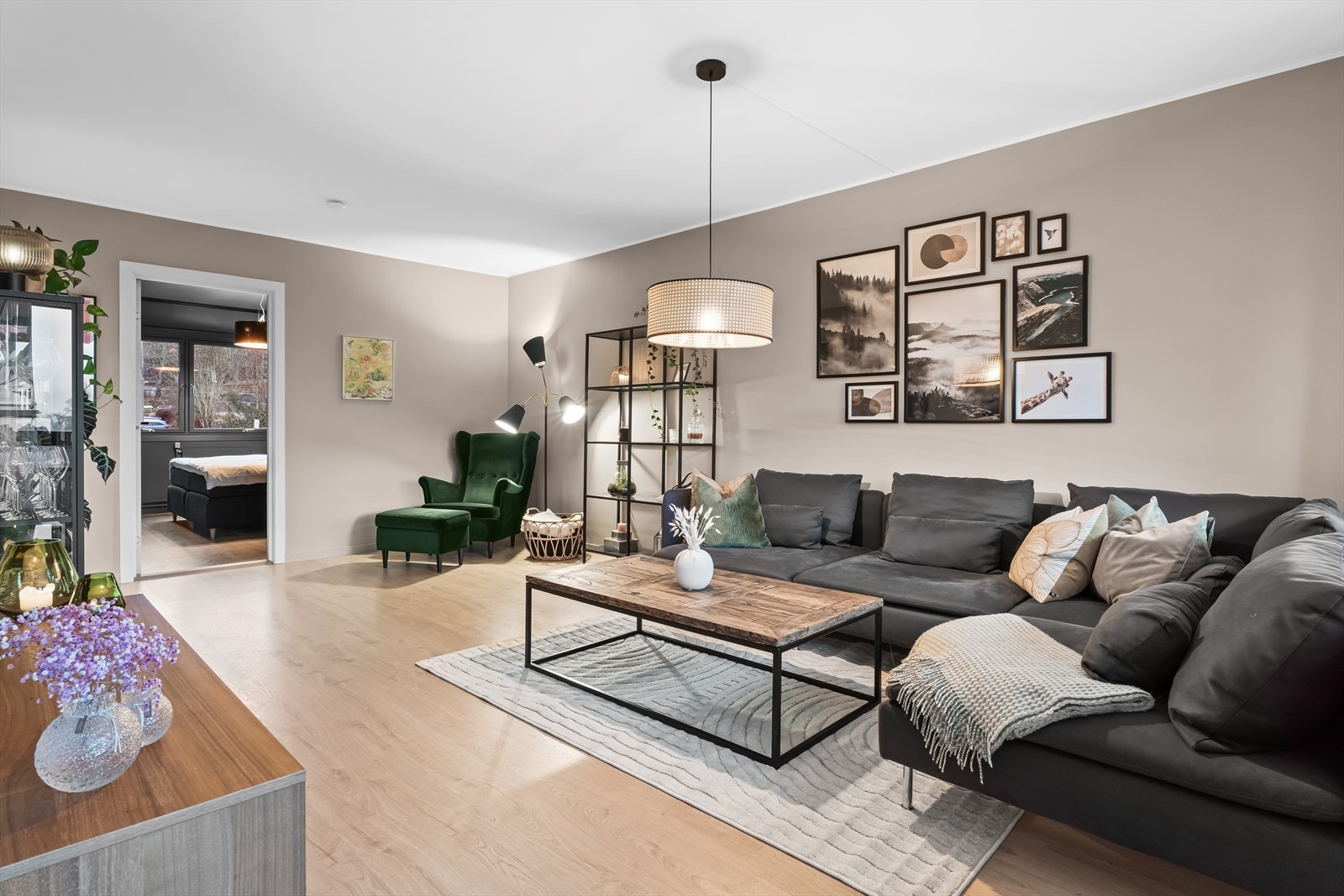 Stuen egner seg godt som samlingspunkt for familie og venner. Galleribilde