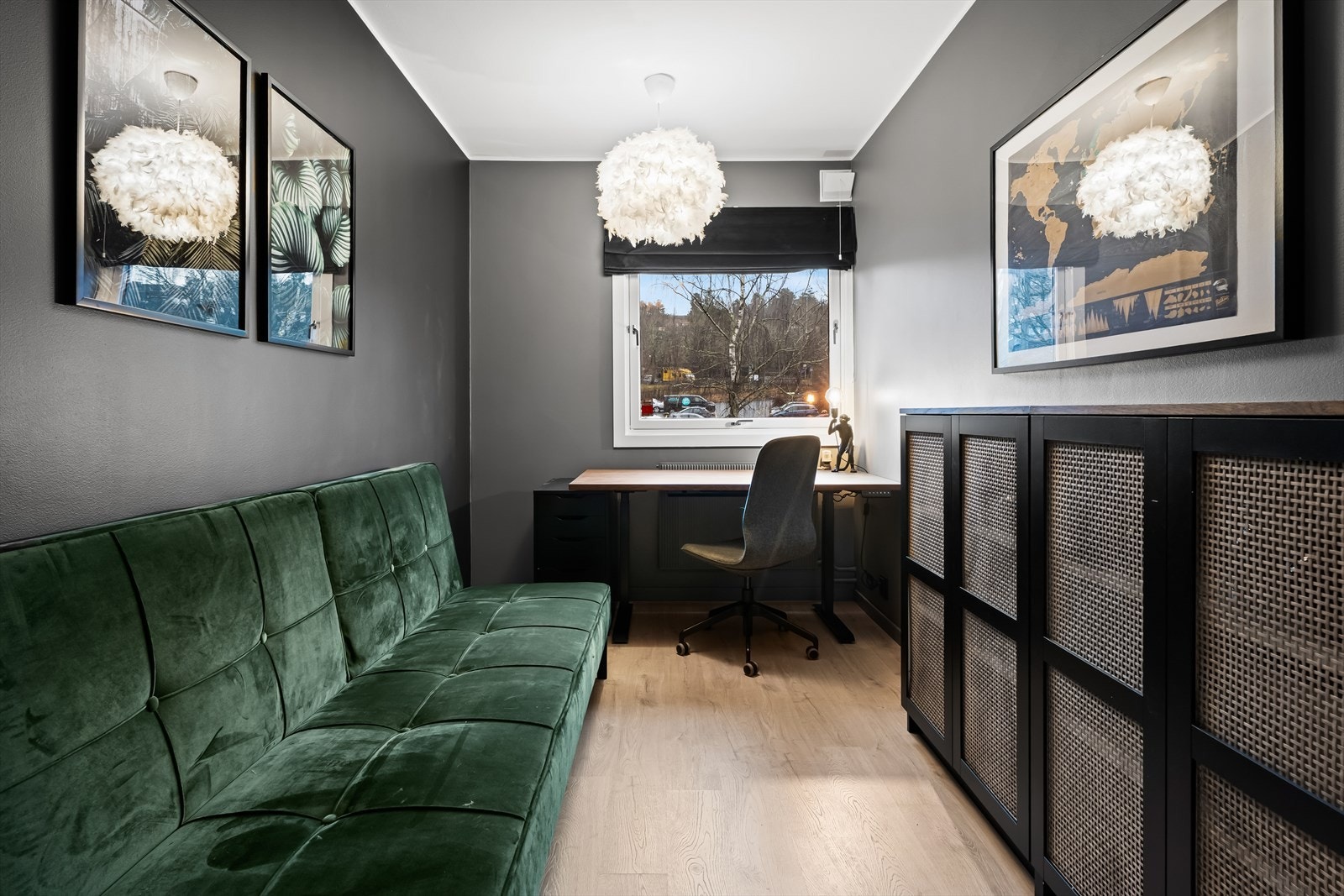 Soverommene ble oppgradert i 2022 med trinnlydsplater, laminatgulv og malte slette vegger og himling. Galleribilde