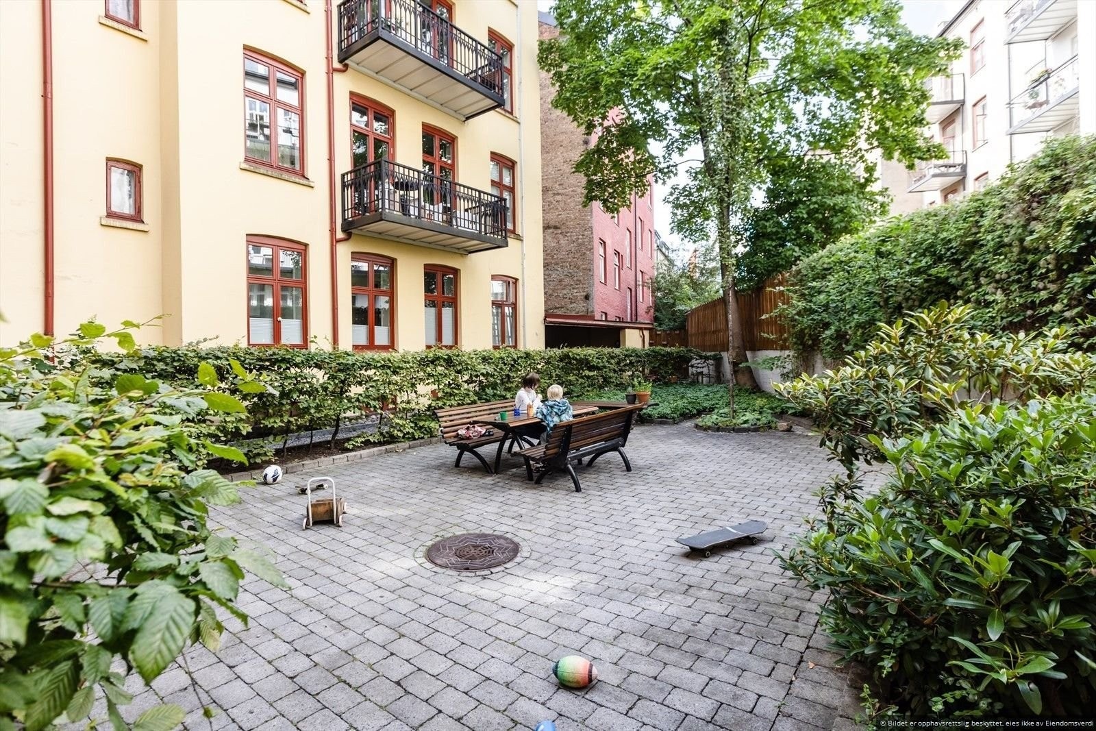 Lek og pussel i trygge omgivelser Galleribilde