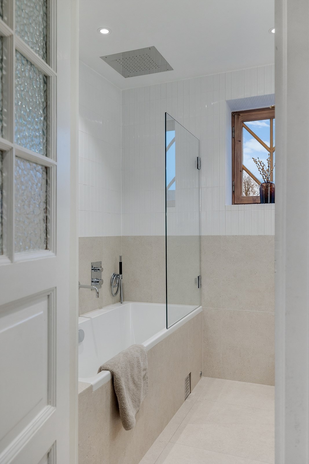 Fra entré er det adkomst til bad. Galleribilde