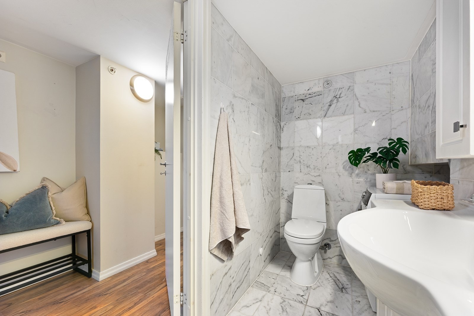 Badet har opplegg for vaskemaskin. Galleribilde