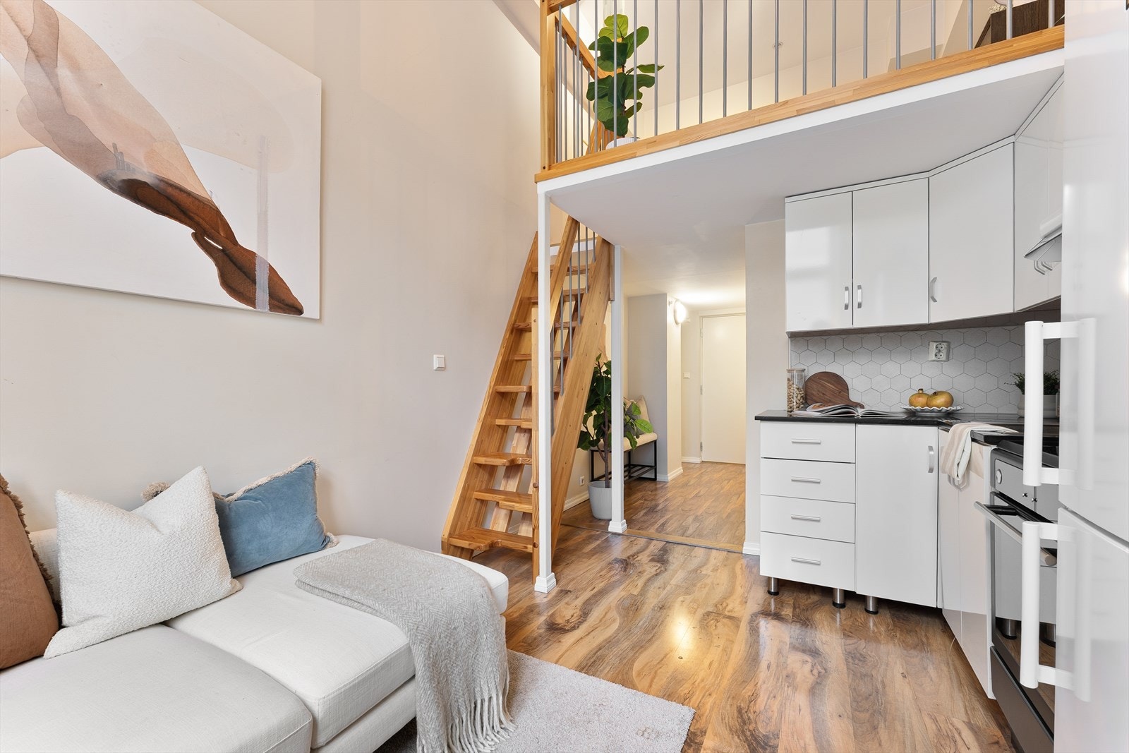 En lekker og arealeffektiv studioleilighet med hems på 12 kvm. Galleribilde