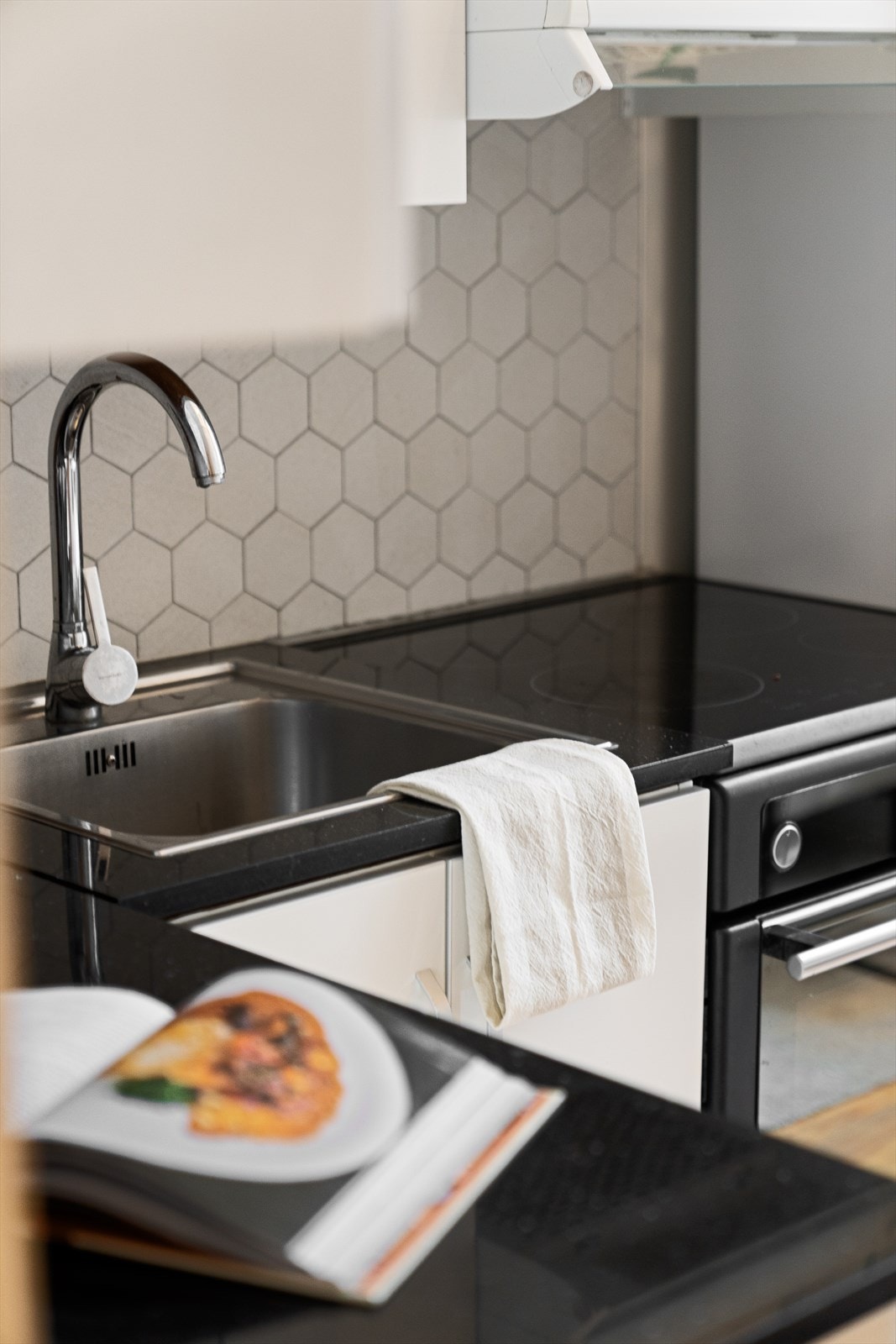 Praktisk kjøkken med mye skapplass. Galleribilde