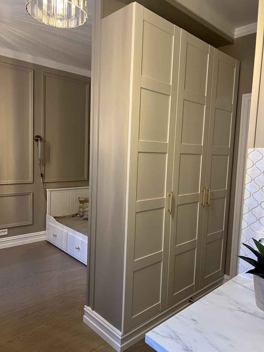 Pax-garderobe i gangen gir rikelig med lagringsplass. Galleribilde