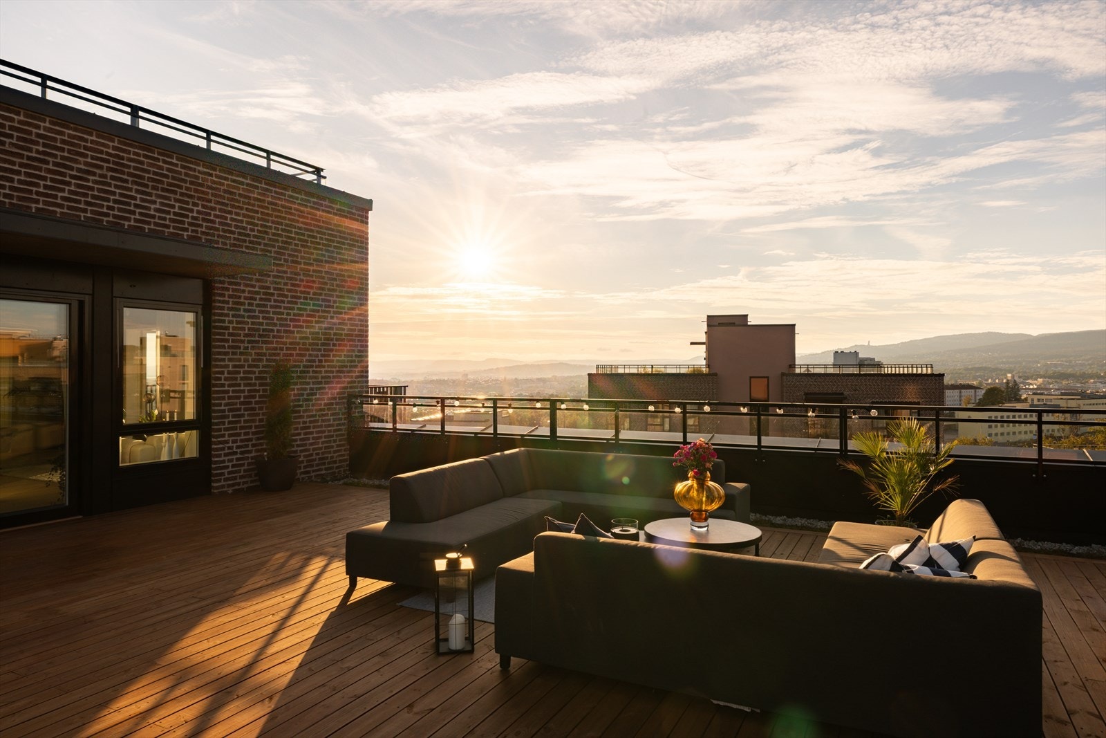 Terrassen har i tillegg sedum på nordsiden, som gir et grønt og harmonisk preg. Galleribilde