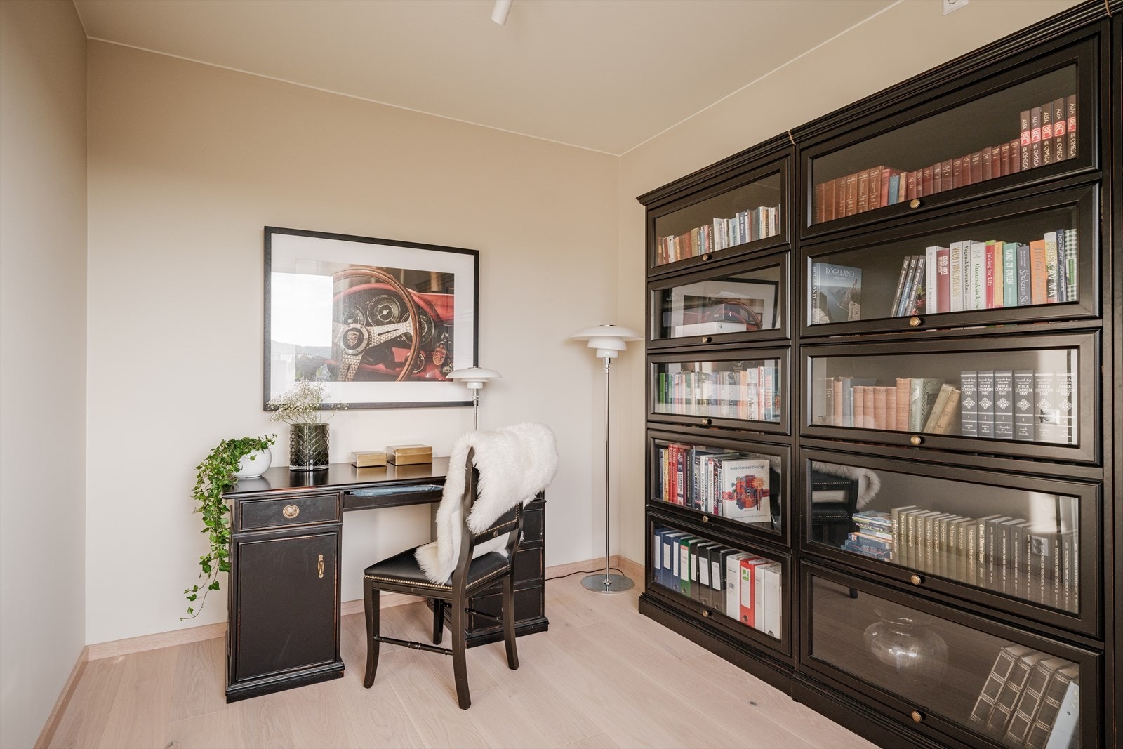 Enda et romslig soverom som i dag er benyttet som kontor. Galleribilde