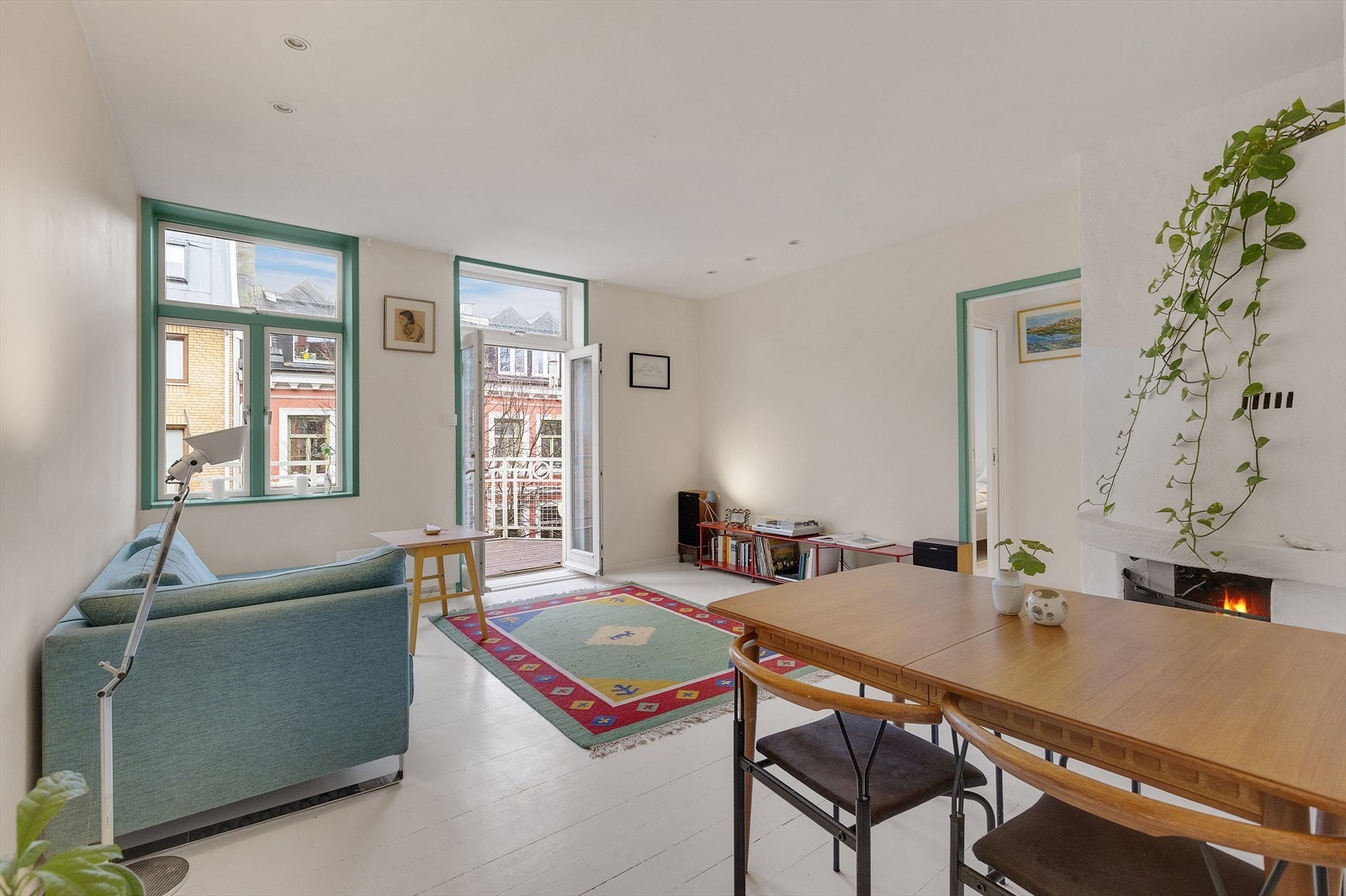 Spiseplass i tilknytning til stuen - flott for middag med venner og familie Galleribilde