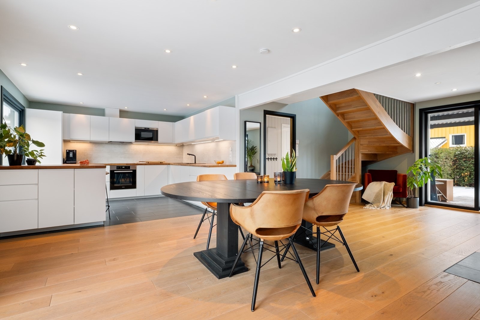 Åpen og luftig løsning - ideelt for travle hverdager eller når barna gjør lekser. Galleribilde