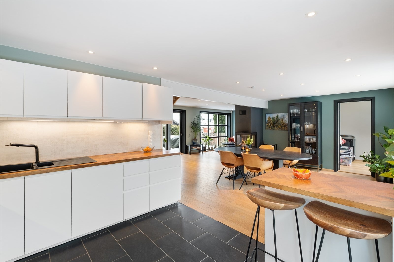 Åpen og luftig løsning - ideelt for travle hverdager eller når barna gjør lekser. Galleribilde