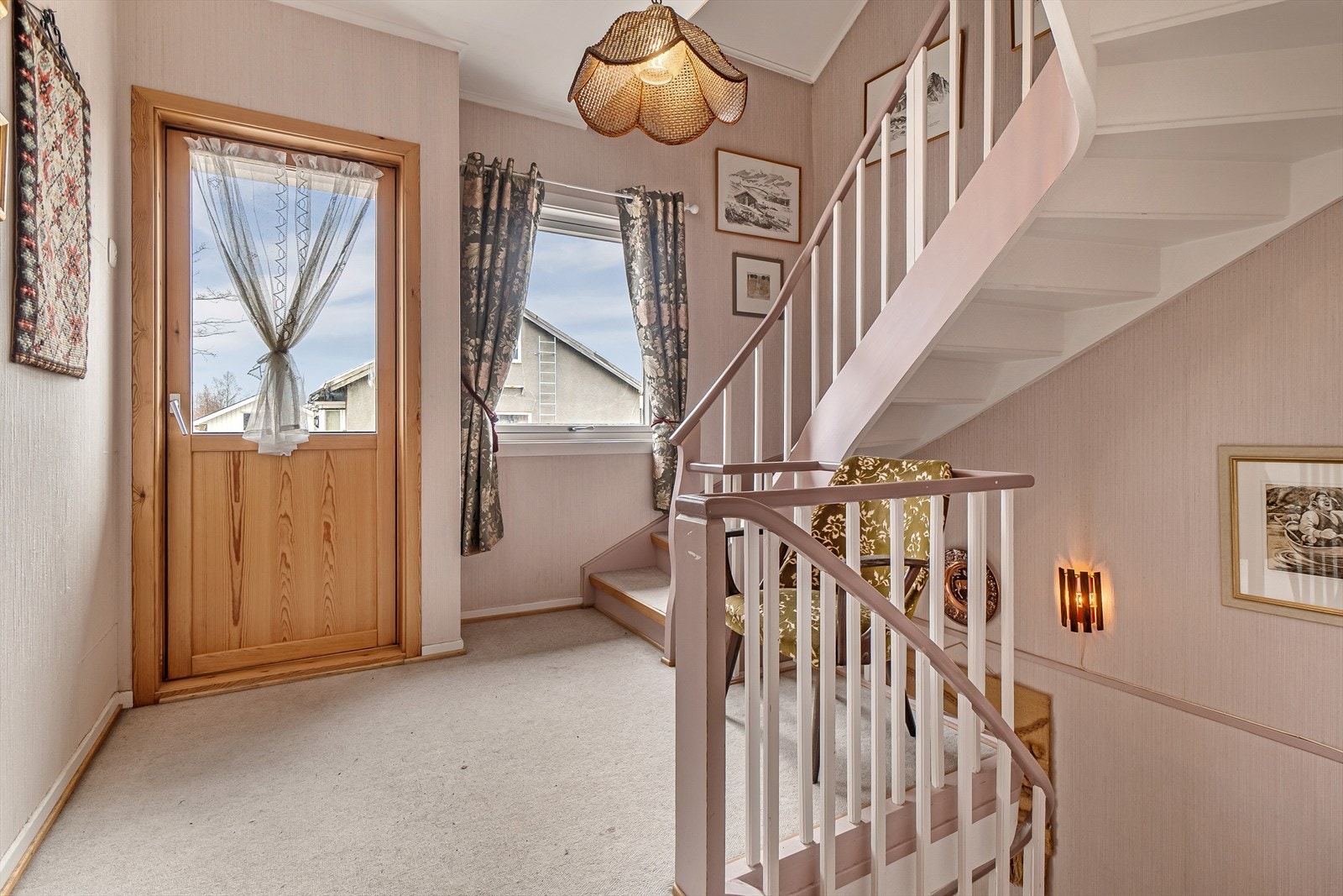 Felles trappegang 2.etg og utgang til balkong. Galleribilde