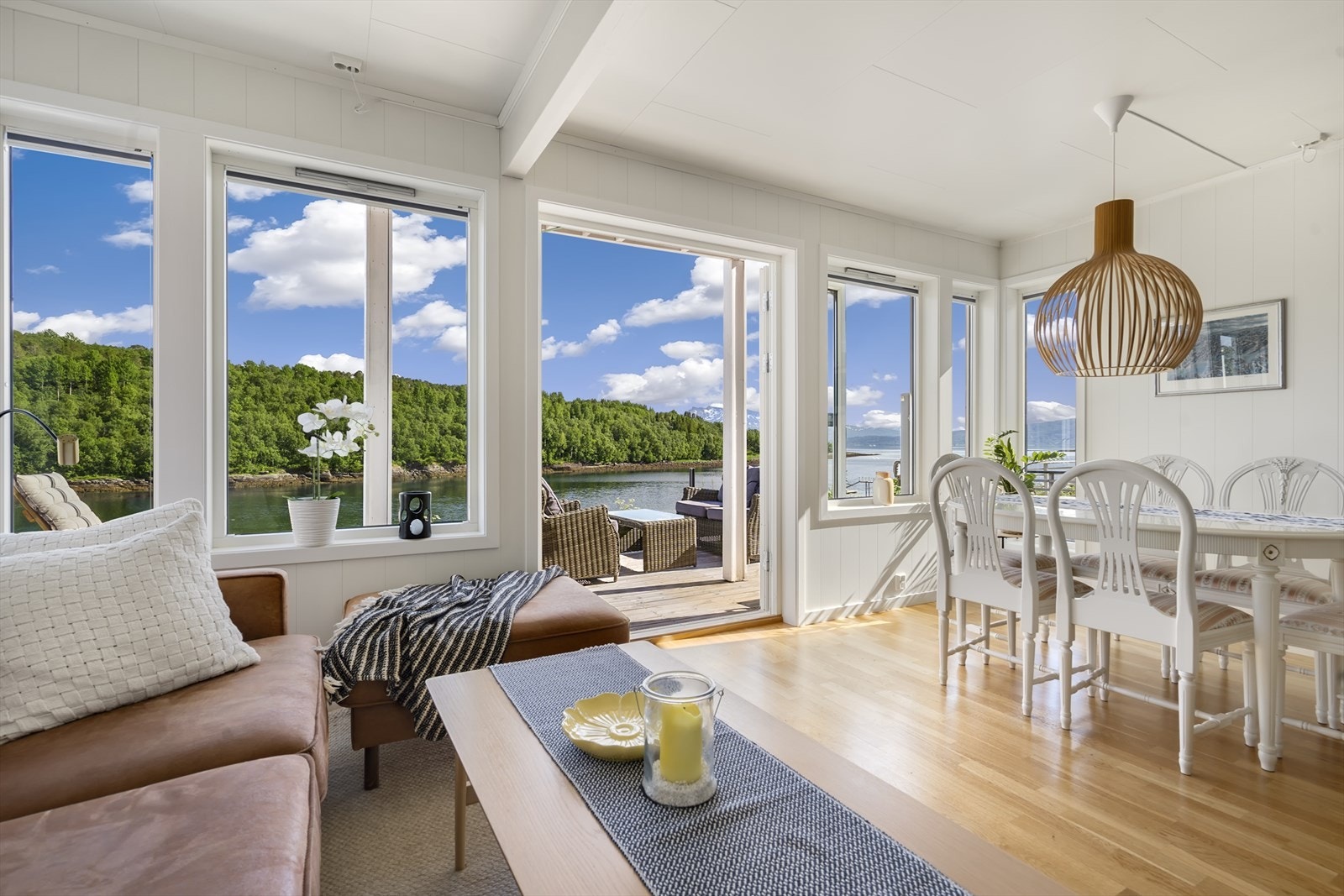 Velkommen til Rorbuveien 36, her presentert av Martin Tjosås Pettersen! - Foto: Hanna Linnea Kristensen Galleribilde