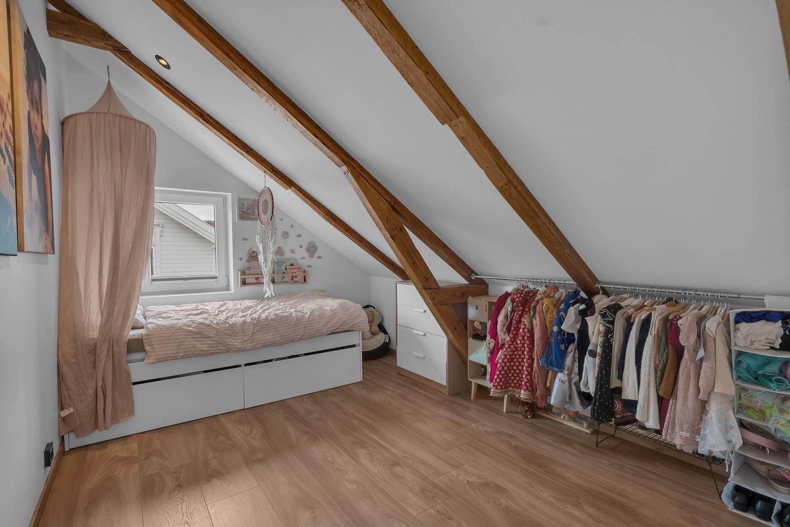 Soverom nr.2 loftsetasje Galleribilde