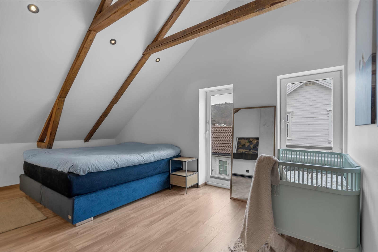 Hovedsoverom med utgang til veranda Galleribilde