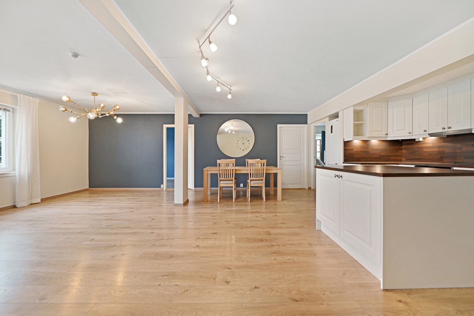 I 1. etasje ligger boligens 3 soverom Galleribilde