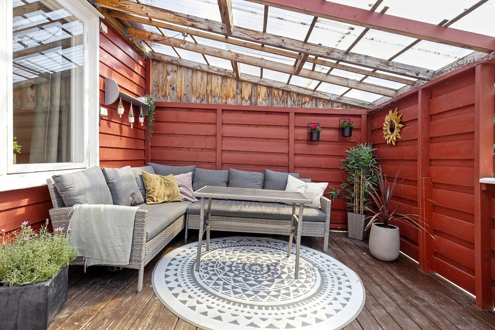 Her er det god plass til både sittegruppe og spisebord Galleribilde