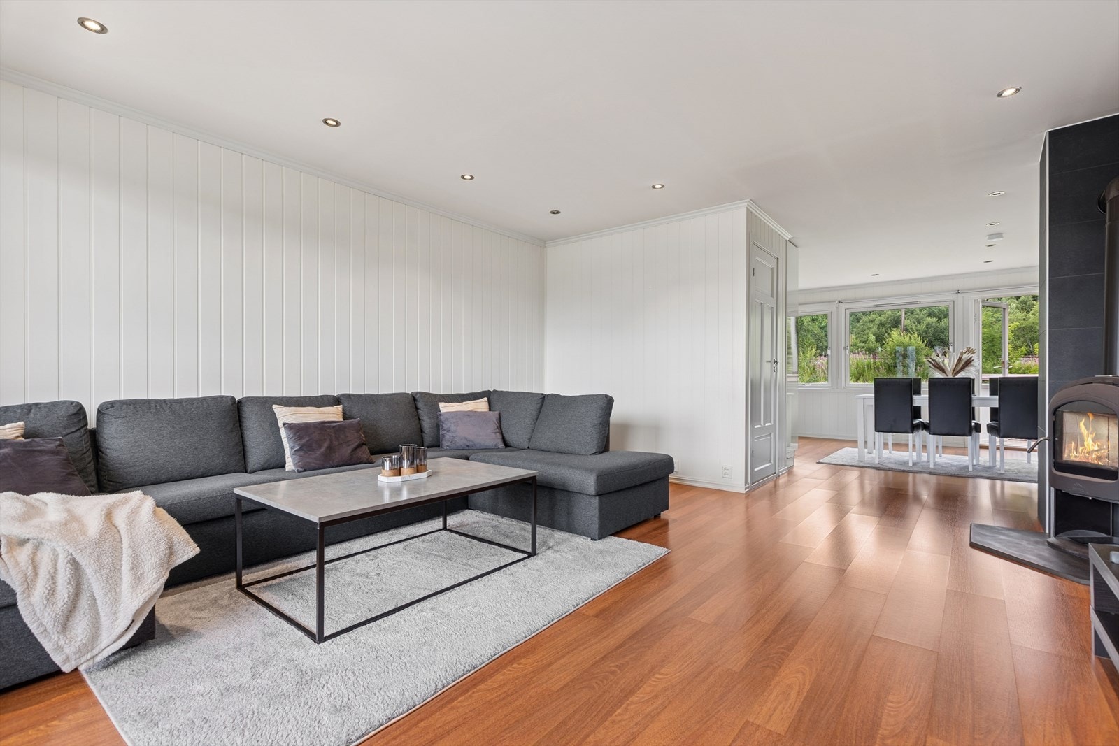 En romslig 3-roms i toppetasje med endebeliggenhet i blokka. Galleribilde