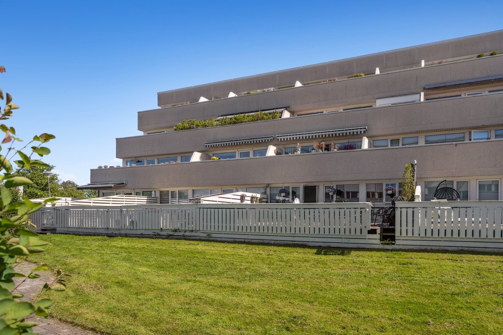 Leiligheten ligger i øverste etasje og har dermed ingen leiligheter over seg. Galleribilde