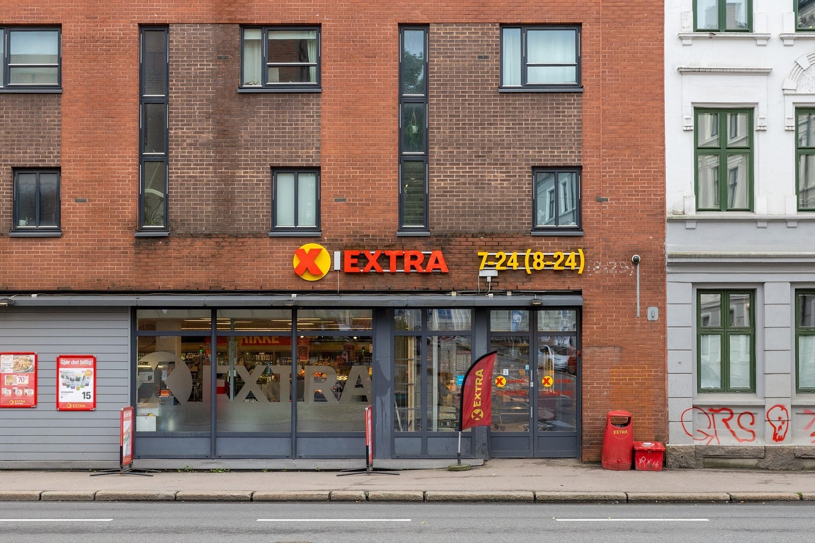 Fra leiligheten er det kort vei til dagligvarebutikk og nødvendige servicetilbud. Galleribilde