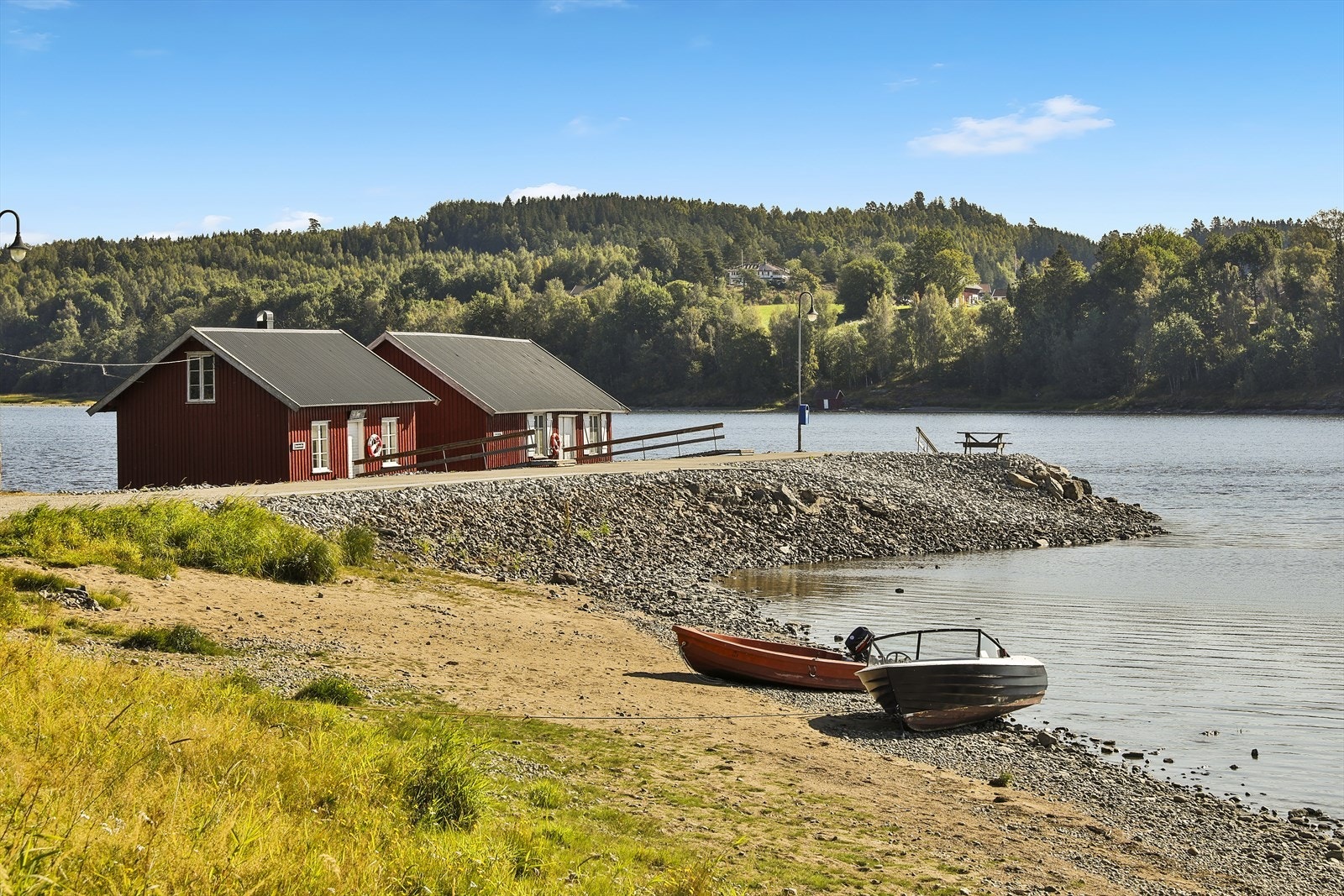 Nes lense Galleribilde