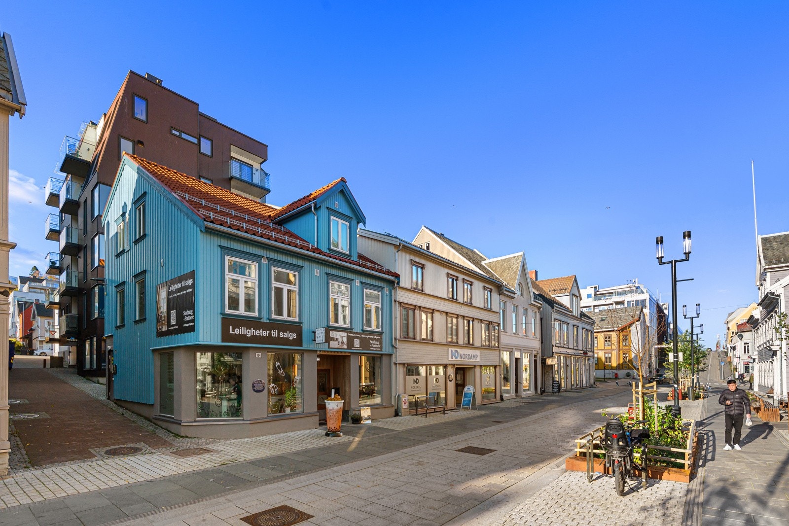 Beliggende midt i Tromsø sentrum har du gangavstand til alt du trenger, samt meget gode bussforbindelser! Galleribilde