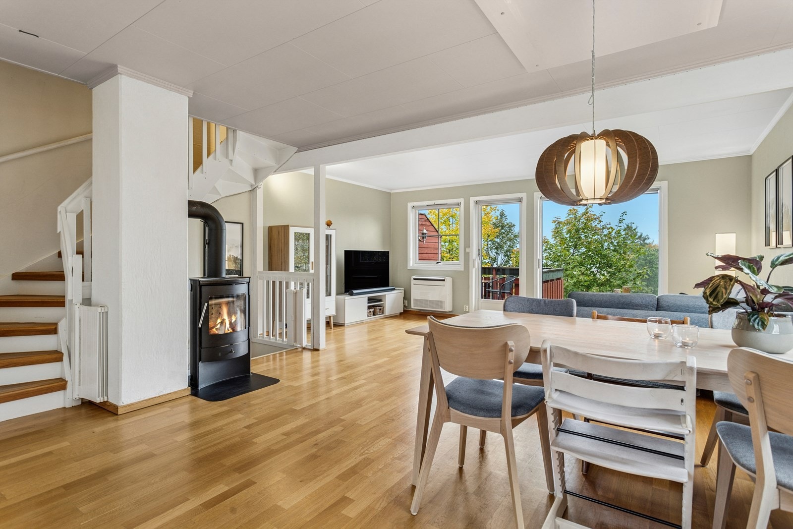 DNB Eiendom v/Andreas Elmenhorst har gleden av å presentere Belvedere 14 - et innholdsrikt enderekkehus over 3 etasjer! Galleribilde