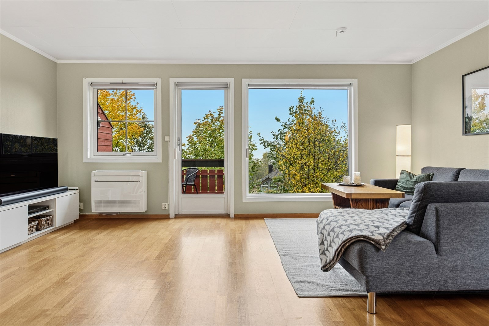 Fra stuen er det direkte utgang til rekkehusets veranda. Galleribilde