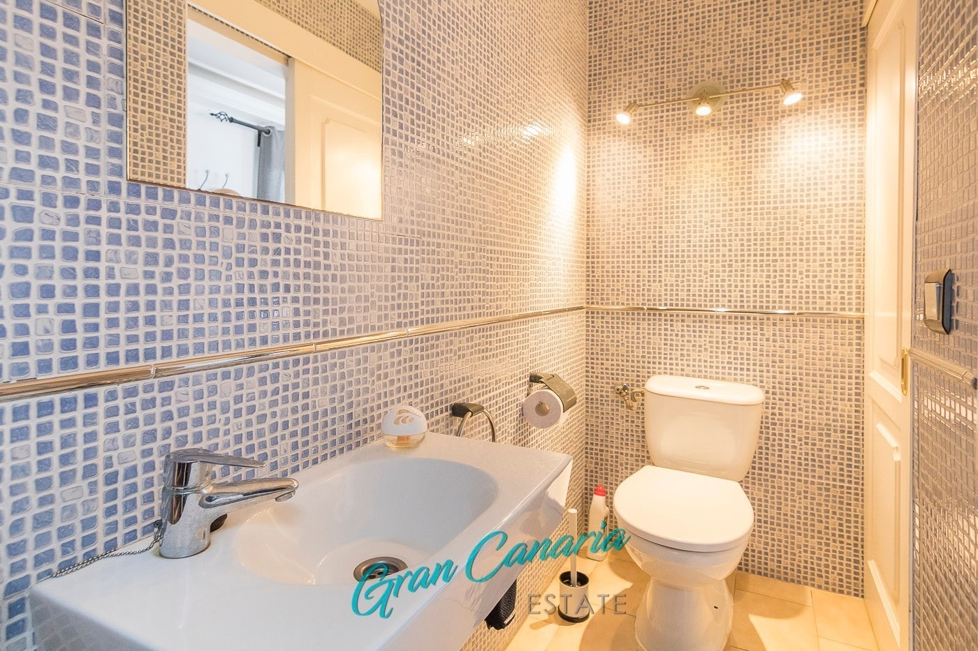 Nylig renovert gjeste toalett Galleribilde